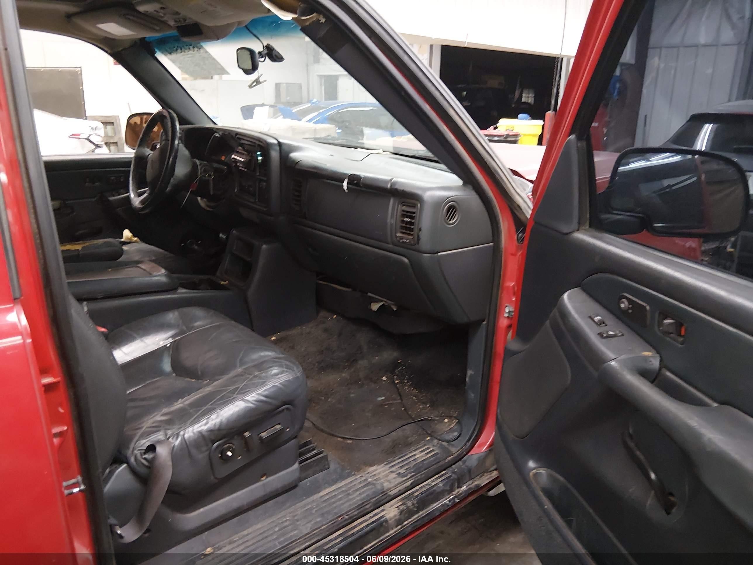 2002 Chevrolet Avalanche 1500   Красный vin: 3GNEC13T22G332049