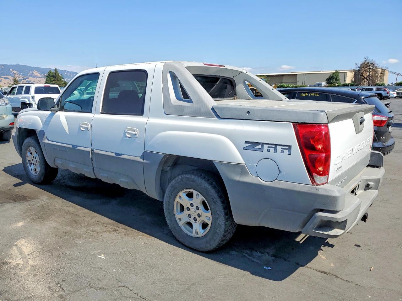 2002 Chevrolet Avalanche C1500 Белый vin: 3GNEC13T32G224541