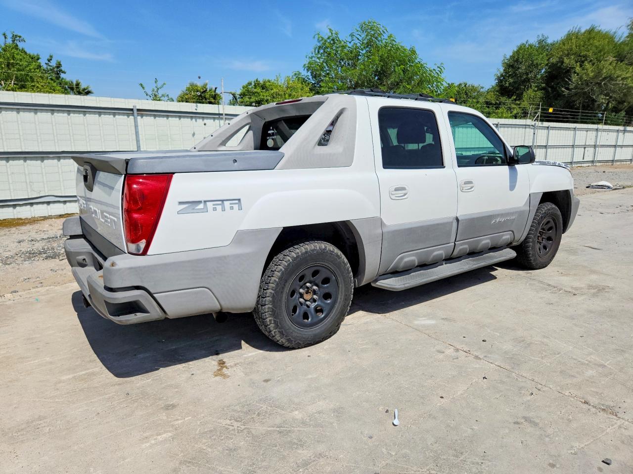 2002 Chevrolet Avalanche C1500 White vin: 3GNEC13T42G289527