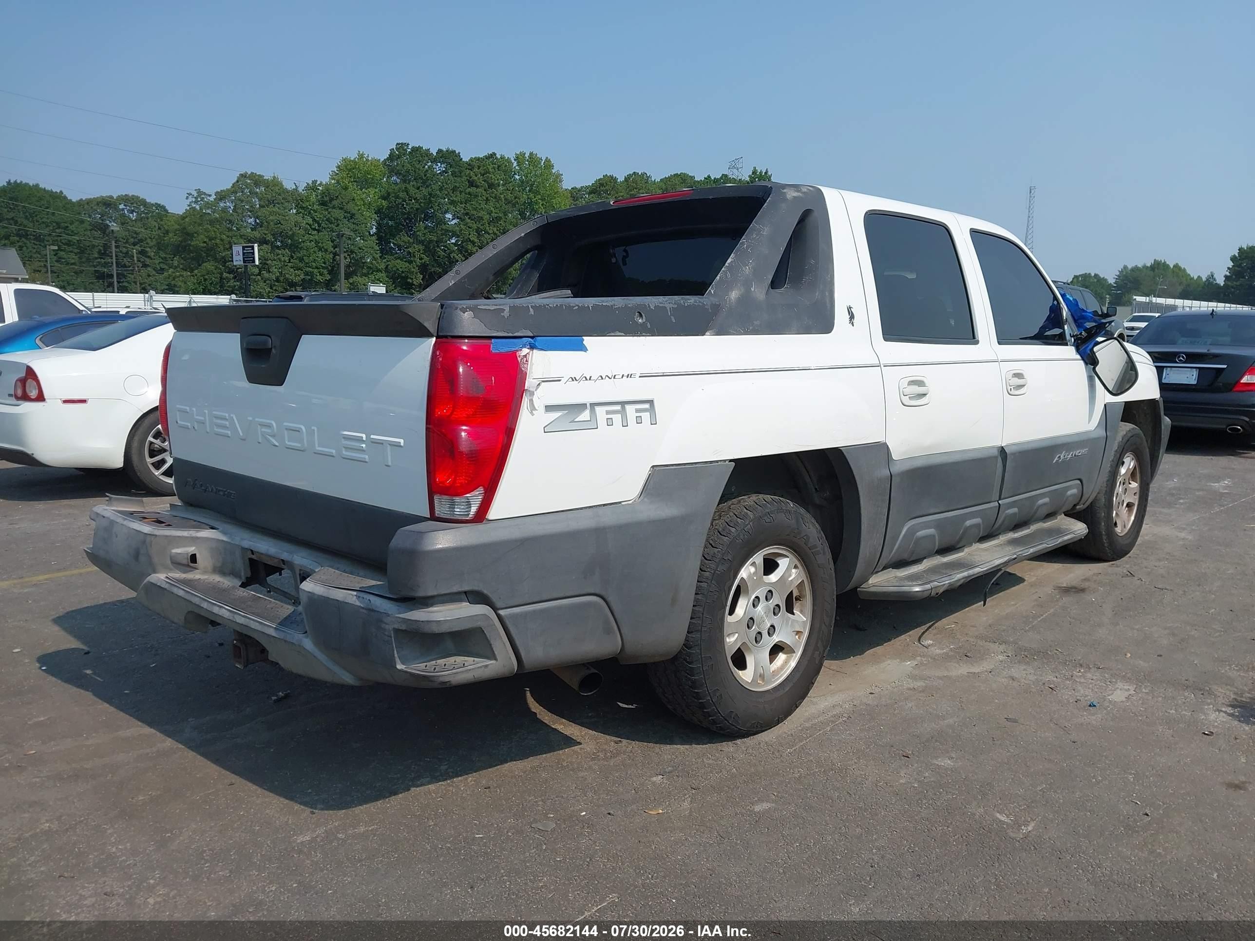 2003 Chevrolet Avalanche 1500   White vin: 3GNEC13T43G136812