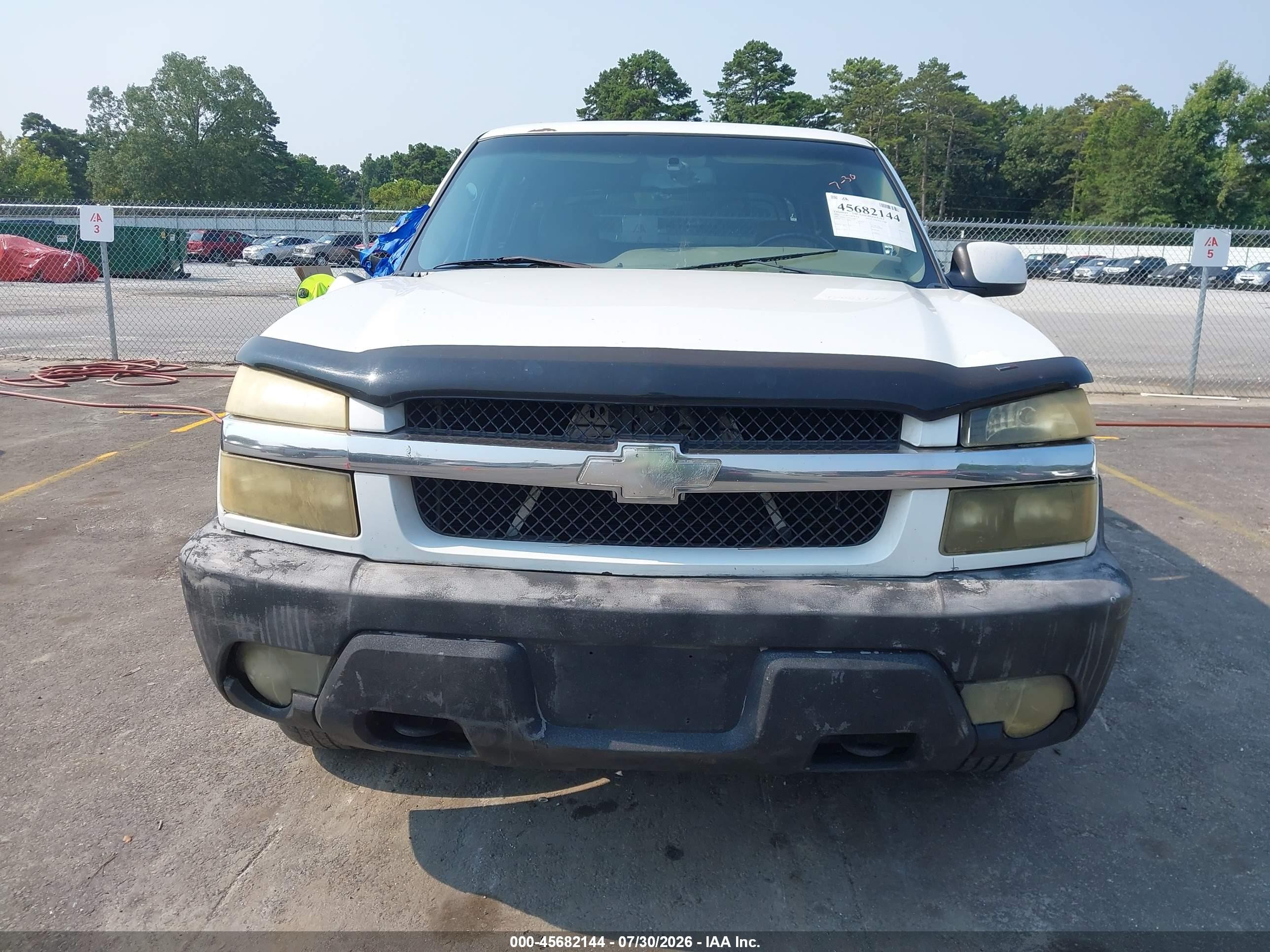 2003 Chevrolet Avalanche 1500   White vin: 3GNEC13T43G136812