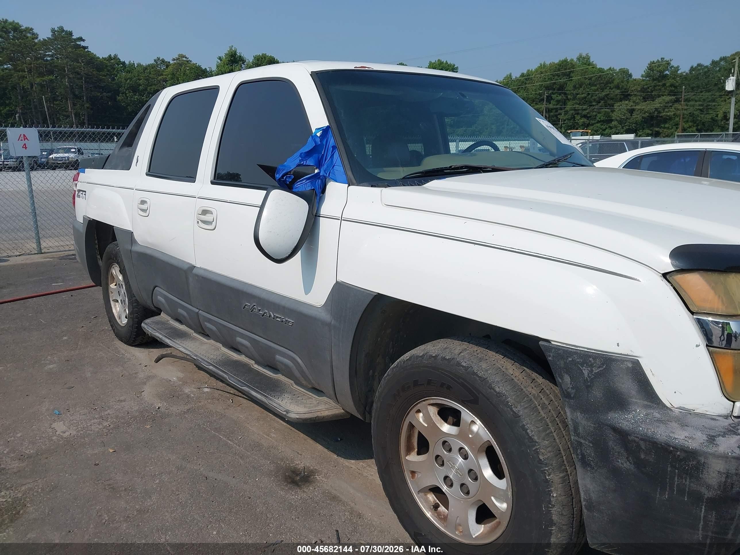2003 Chevrolet Avalanche 1500   White vin: 3GNEC13T43G136812