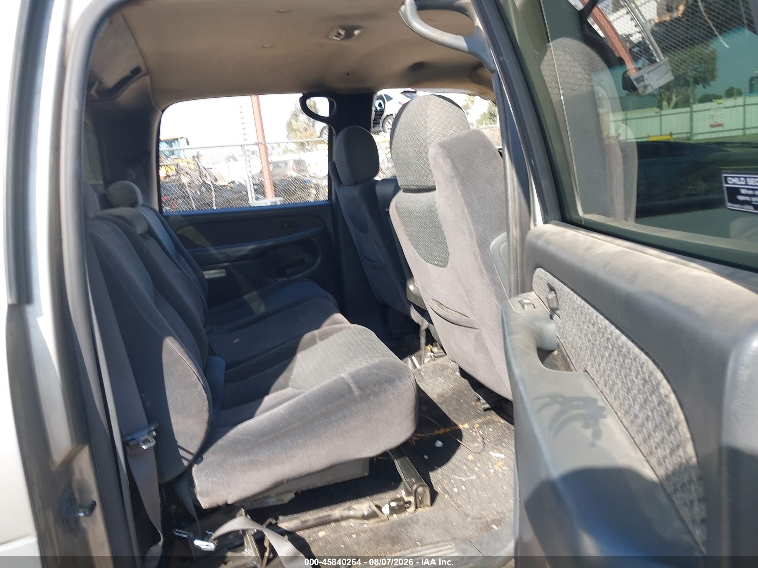 2002 Chevrolet Avalanche 1500   Champagne vin: 3GNEC13T52G127521