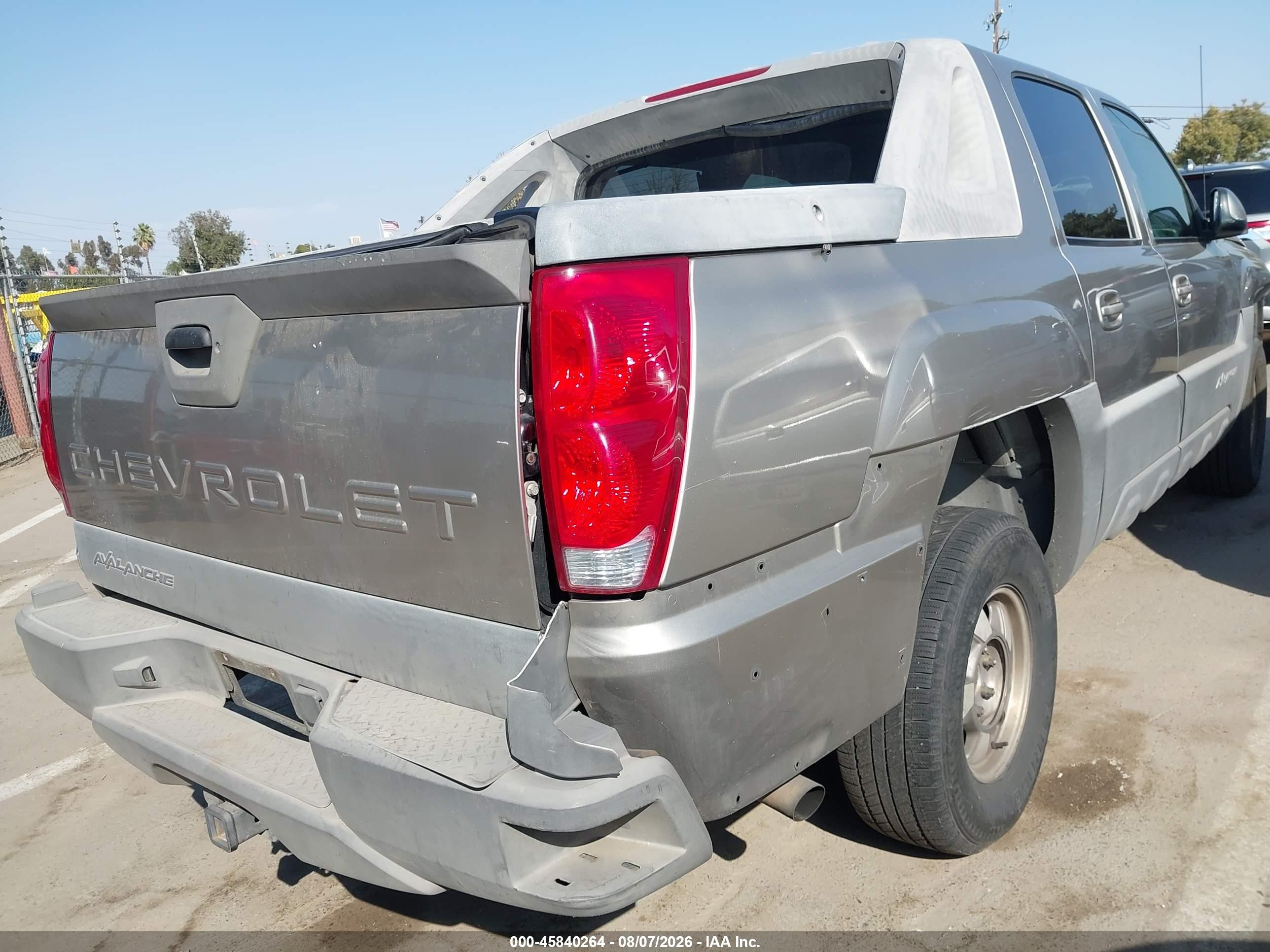 2002 Chevrolet Avalanche 1500   Champagne vin: 3GNEC13T52G127521