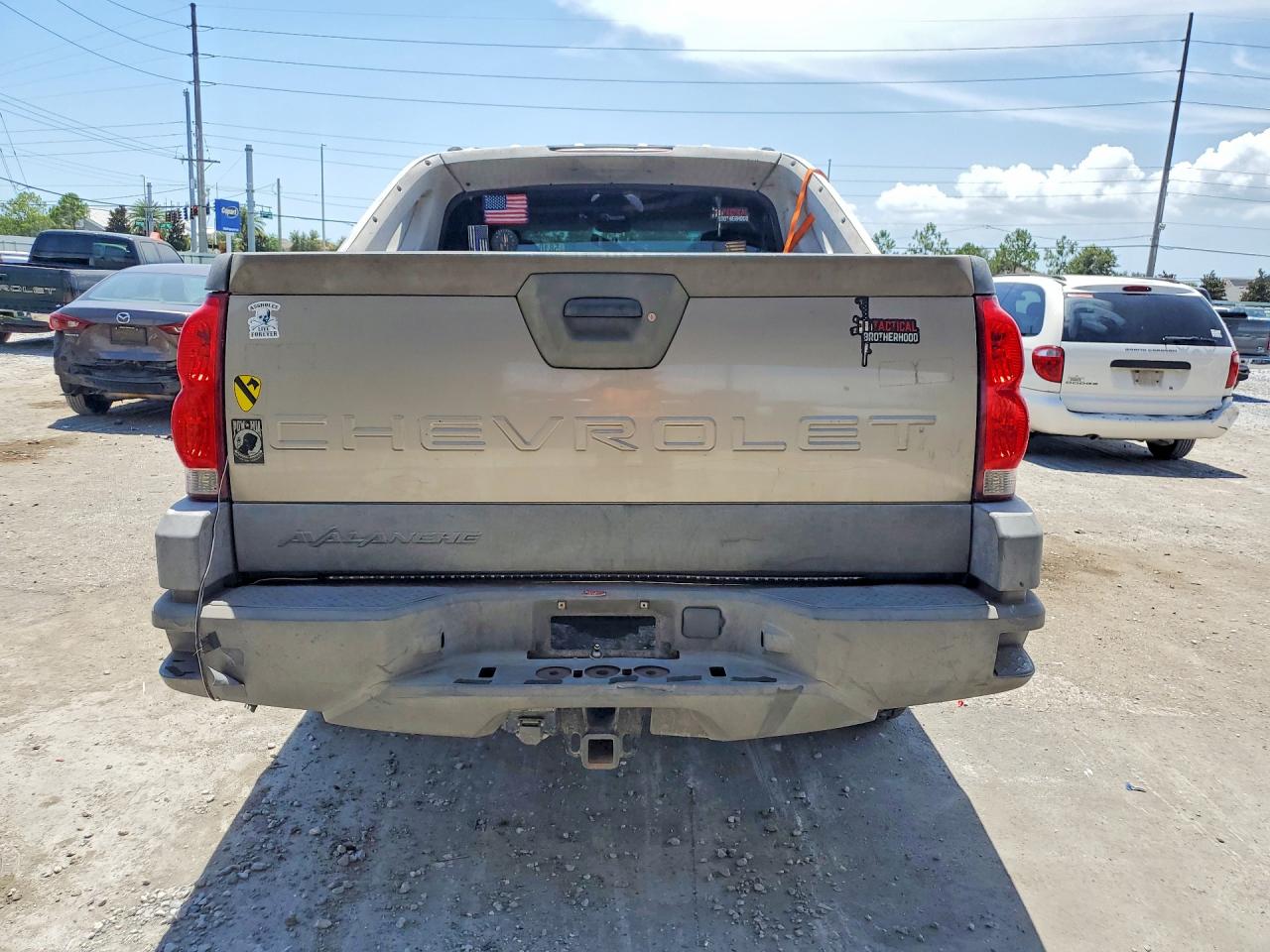 2002 Chevrolet Avalanche C1500 Золотой vin: 3GNEC13T52G244709