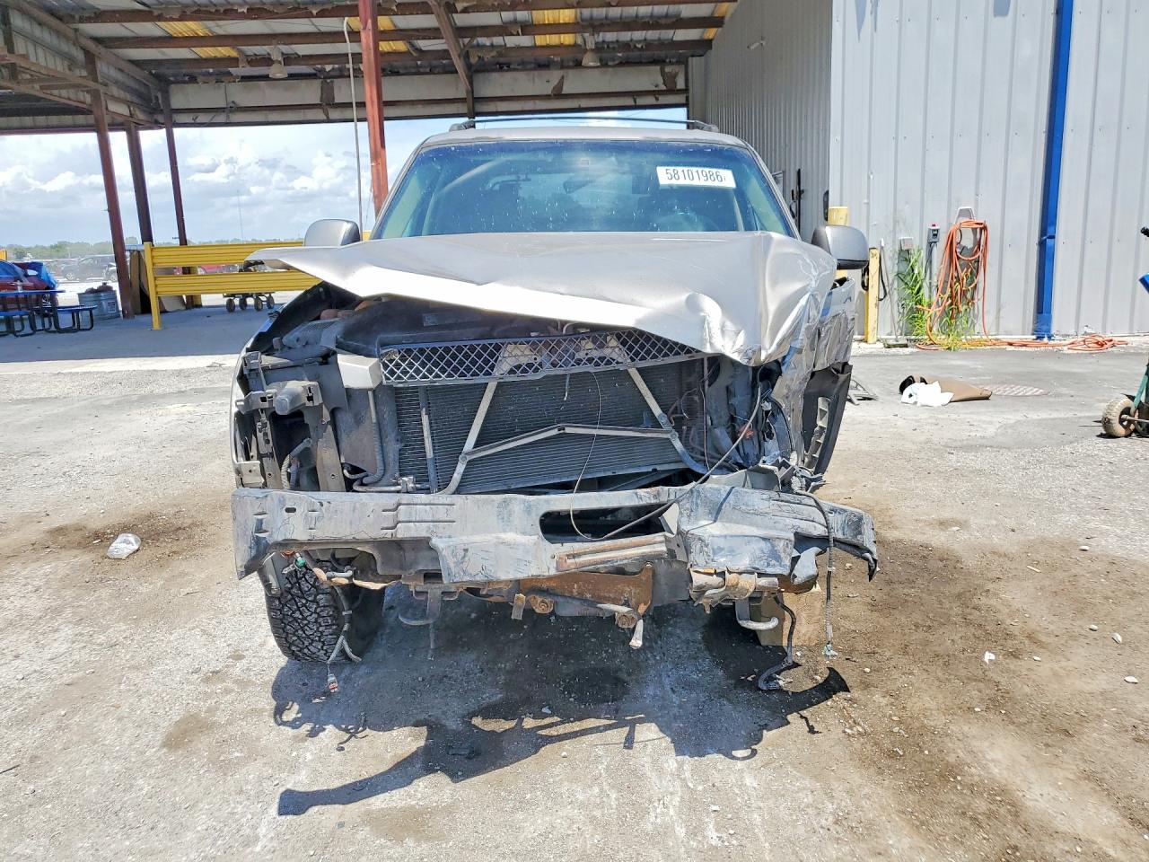 2002 Chevrolet Avalanche C1500 Золотой vin: 3GNEC13T52G244709