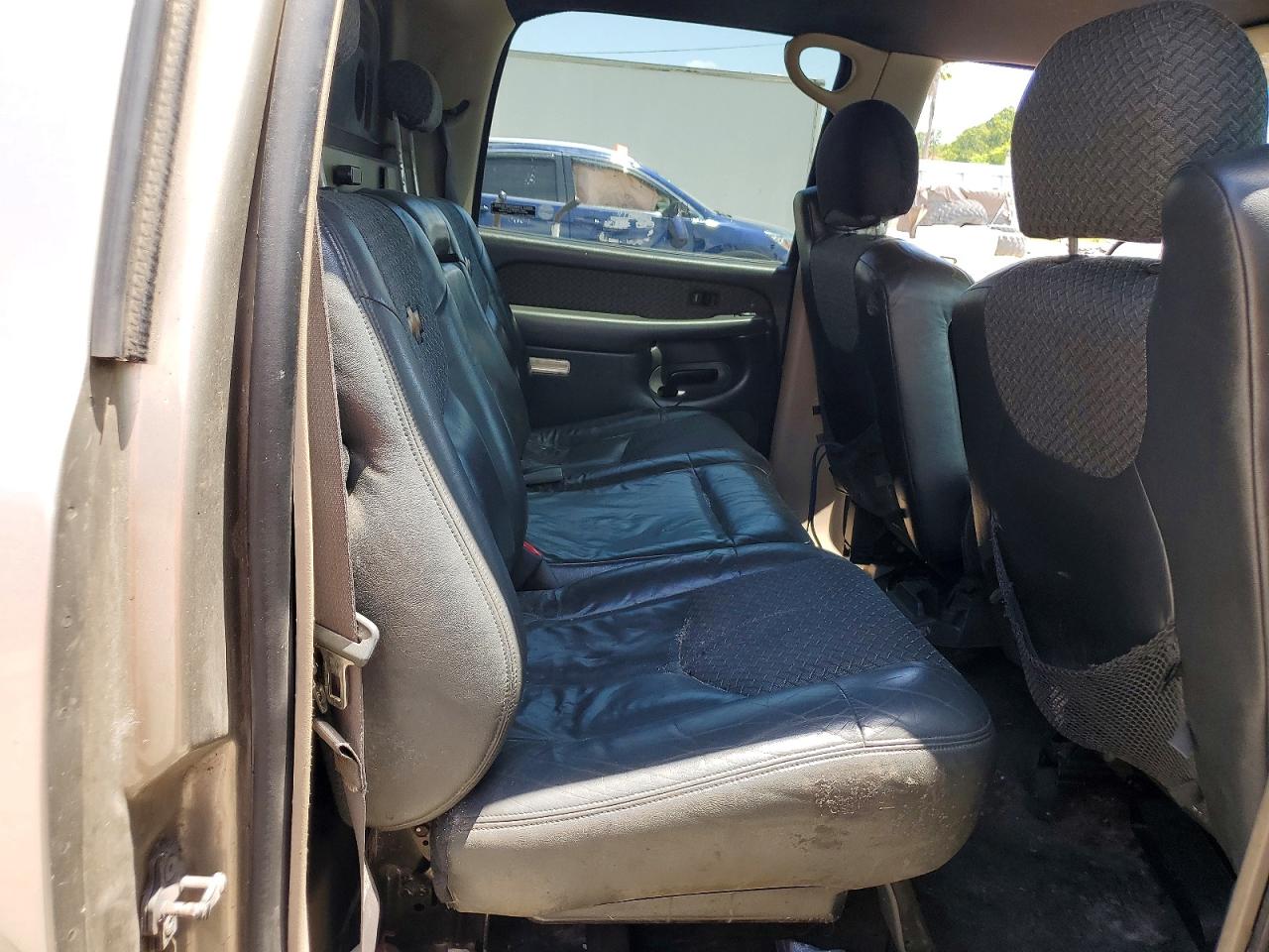 2002 Chevrolet Avalanche C1500 Золотой vin: 3GNEC13T52G244709