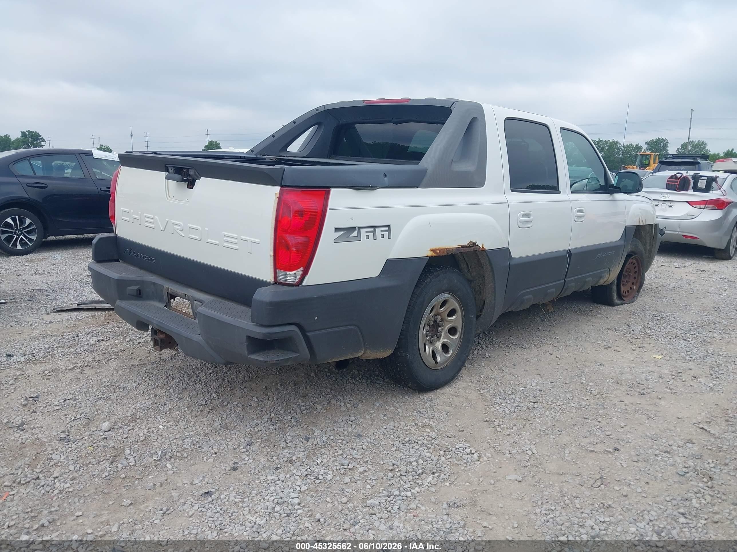 2003 Chevrolet Avalanche 1500   Белый vin: 3GNEC13T53G346612