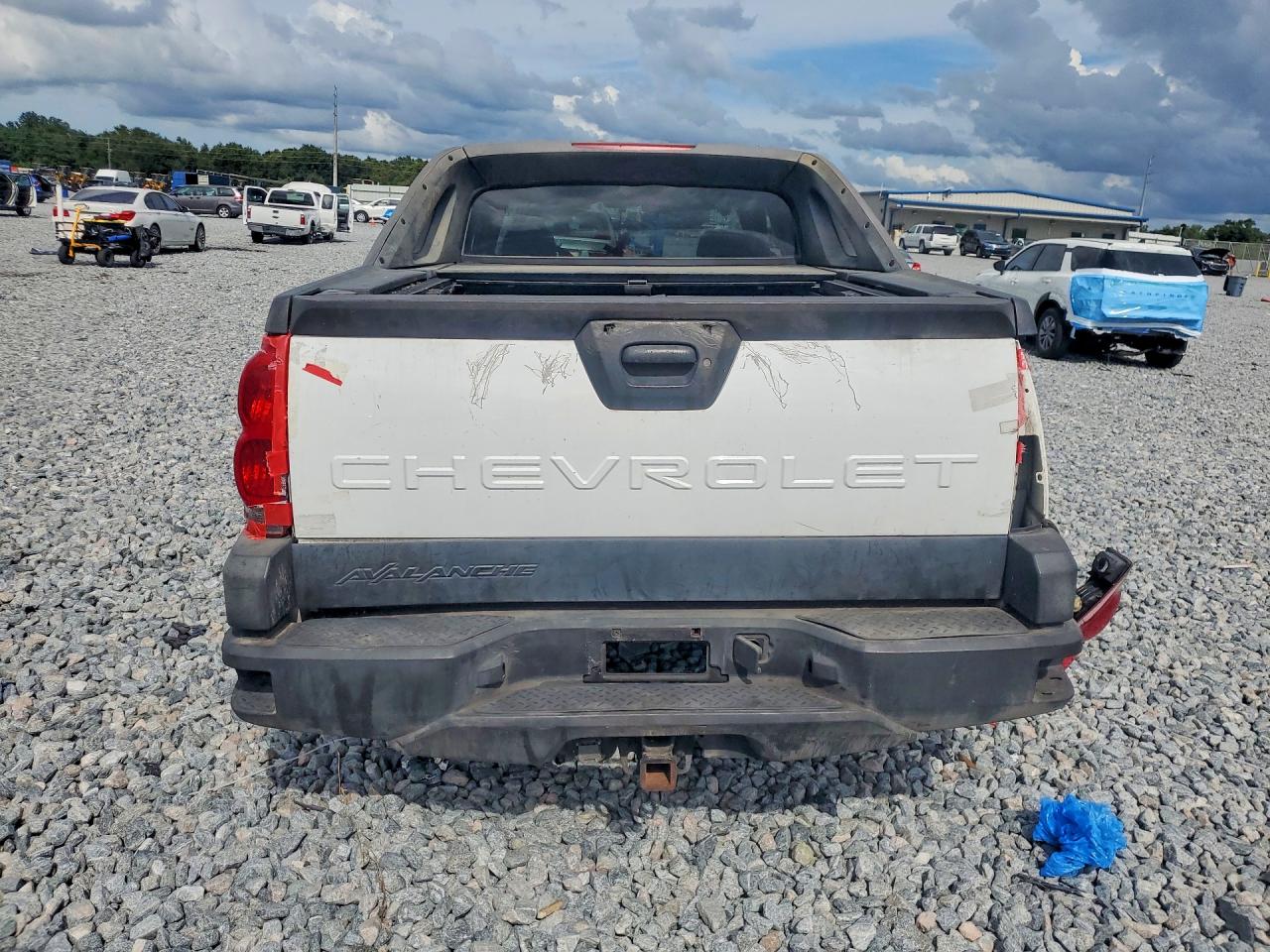 2003 Chevrolet Avalanche C1500 White vin: 3GNEC13T73G144192