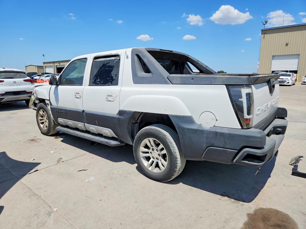 2002 Chevrolet Avalanche C1500 White vin: 3GNEC13T82G125522