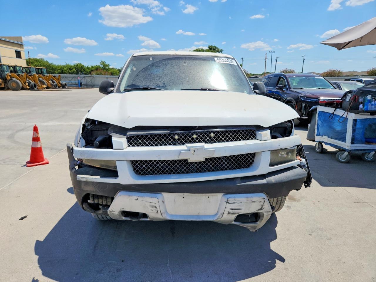 2002 Chevrolet Avalanche C1500 White vin: 3GNEC13T82G125522