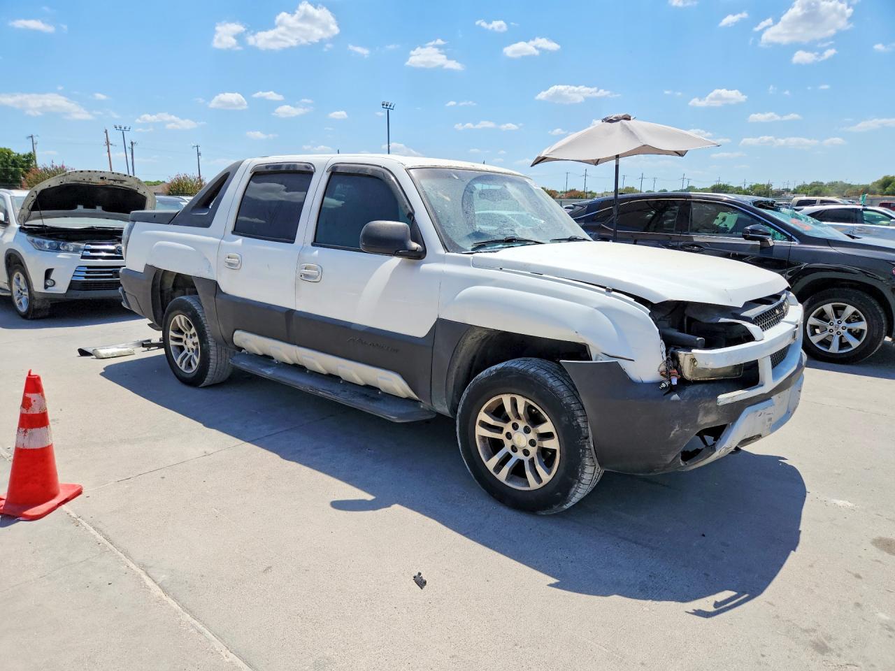 2002 Chevrolet Avalanche C1500 White vin: 3GNEC13T82G125522