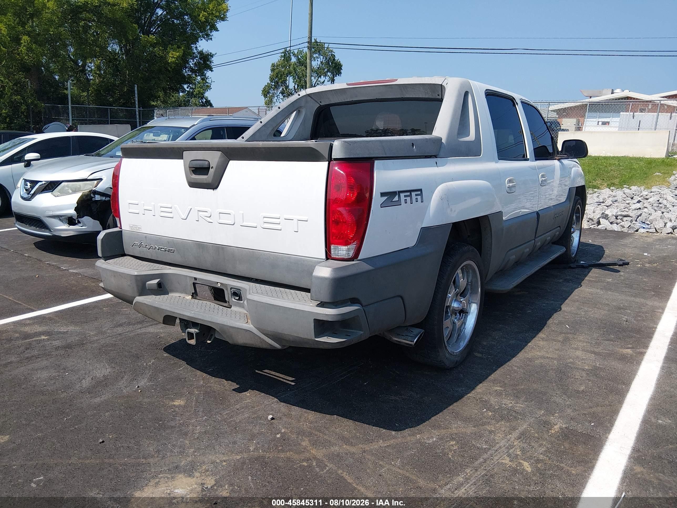 2002 Chevrolet Avalanche 1500   White vin: 3GNEC13T82G199491