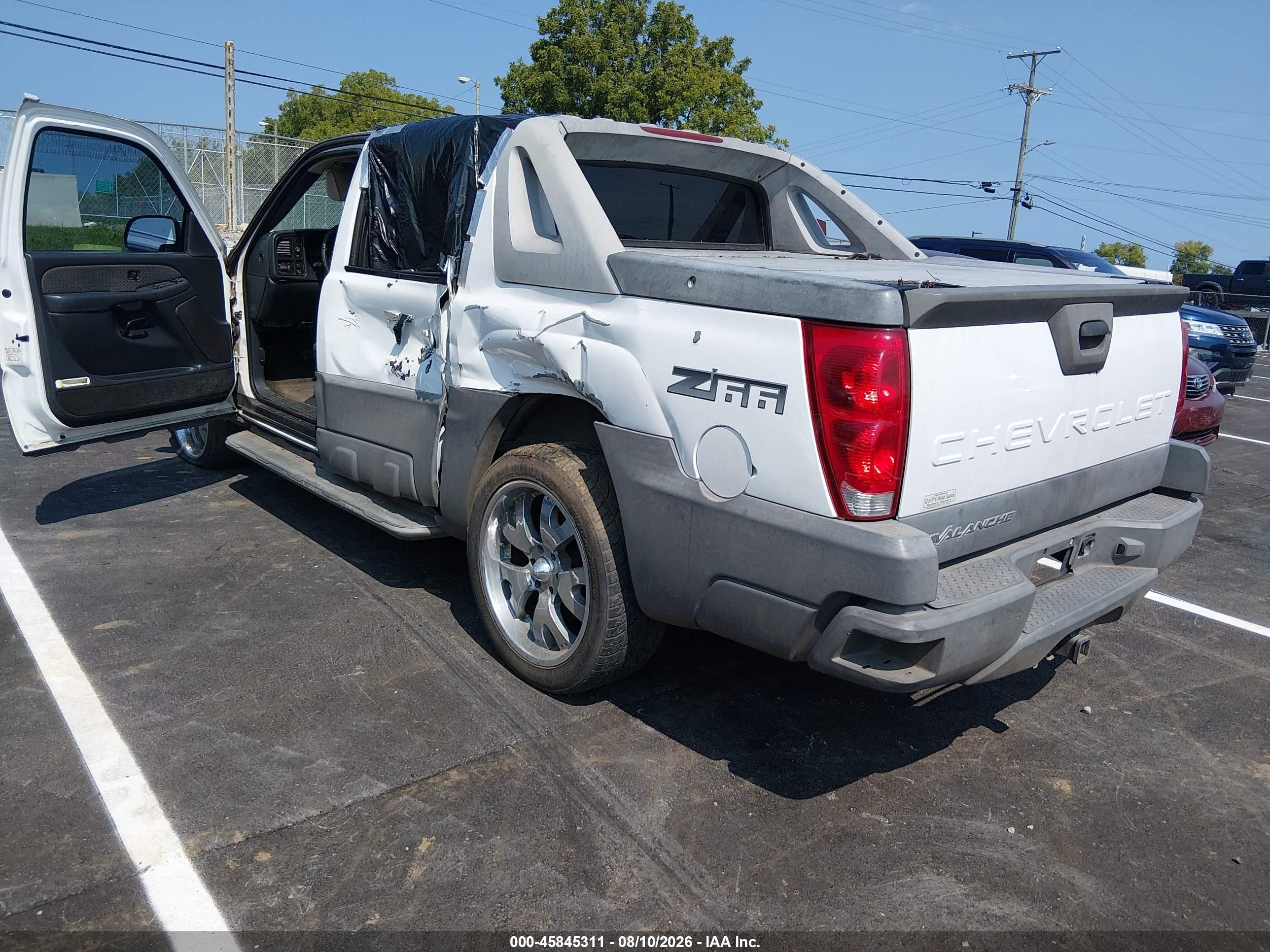 2002 Chevrolet Avalanche 1500   White vin: 3GNEC13T82G199491