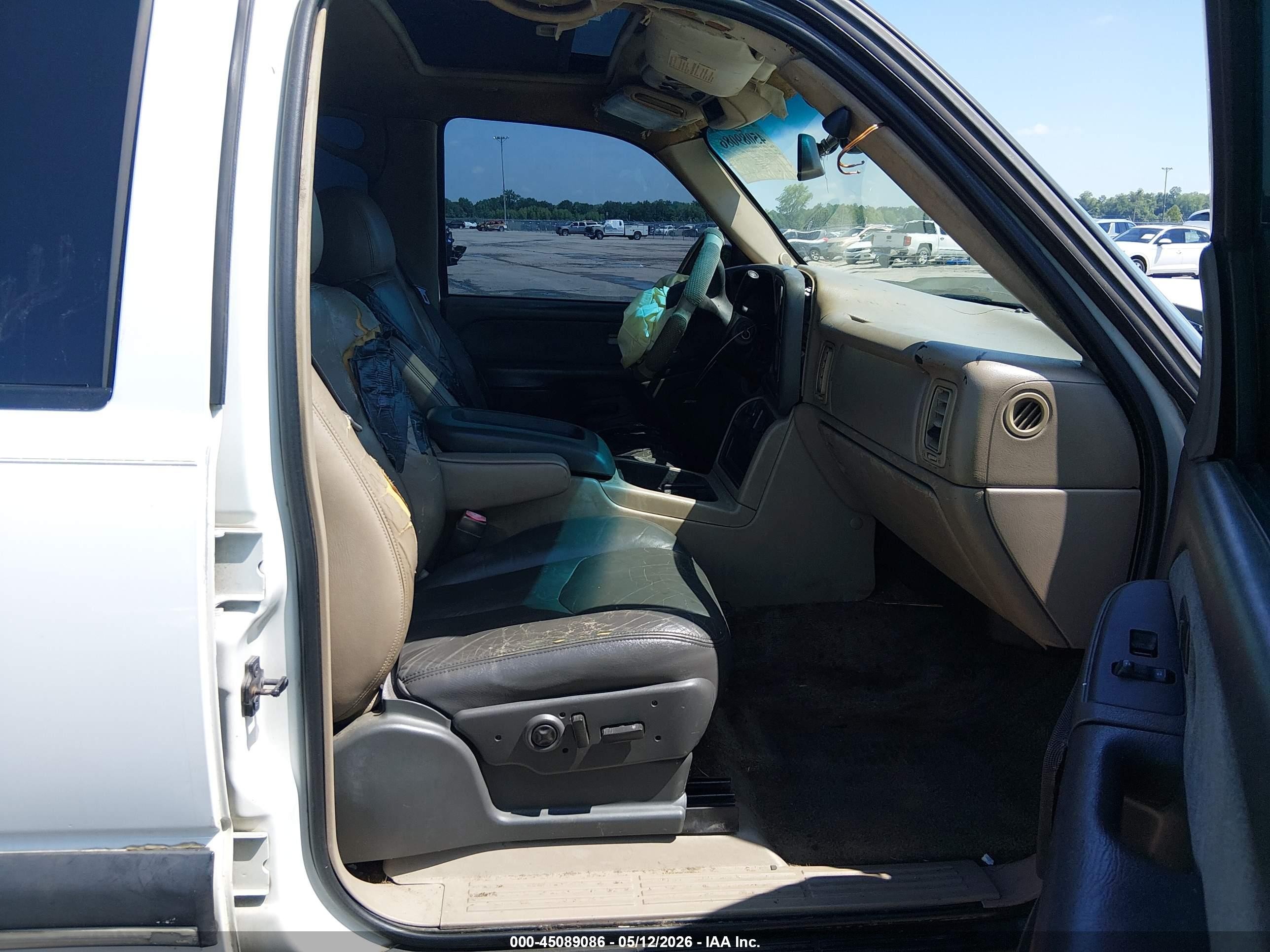 2003 Chevrolet Avalanche 1500   White vin: 3GNEC13T83G251400