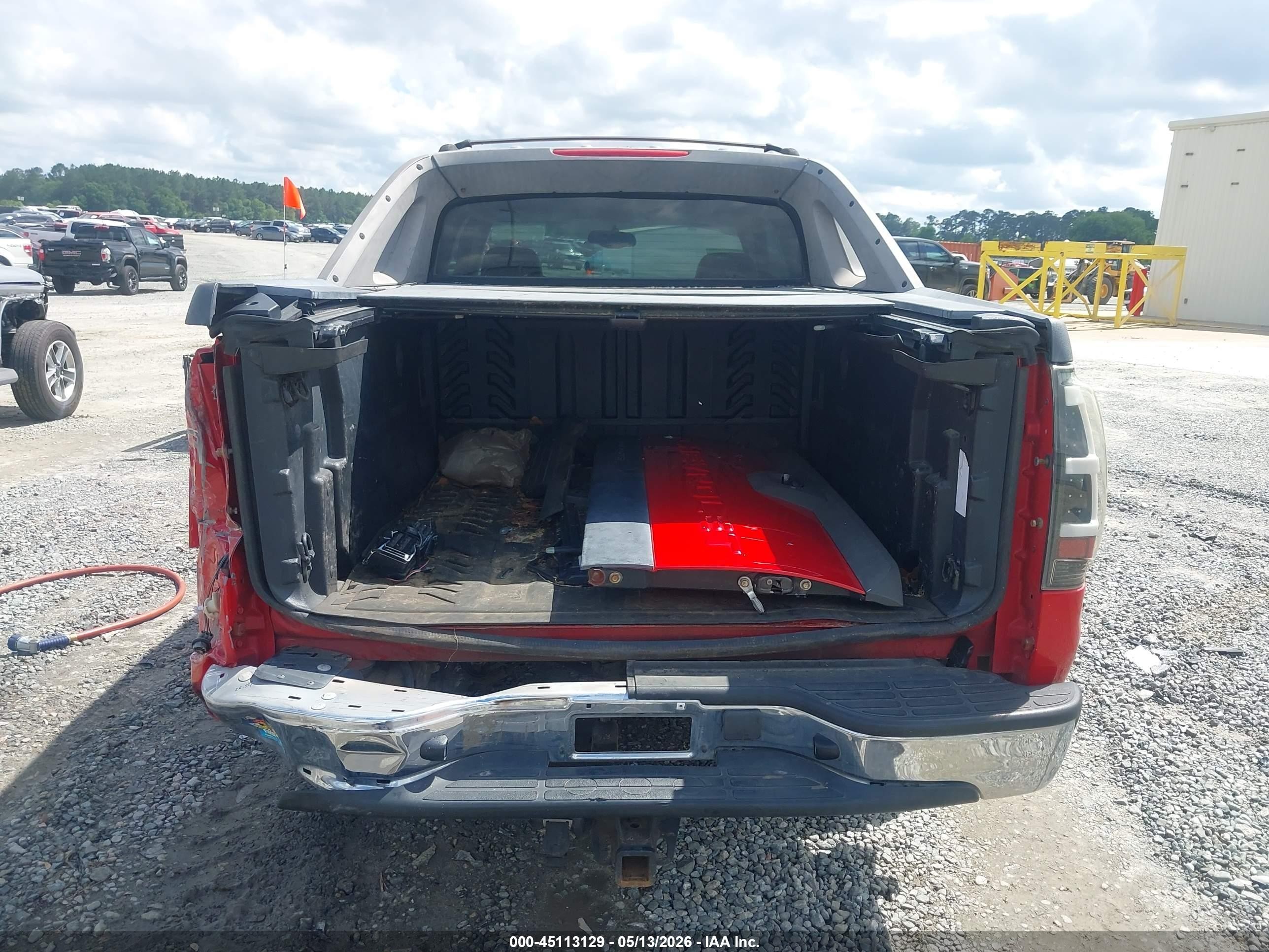 2003 Chevrolet Avalanche 1500   Red vin: 3GNEC13T83G327584