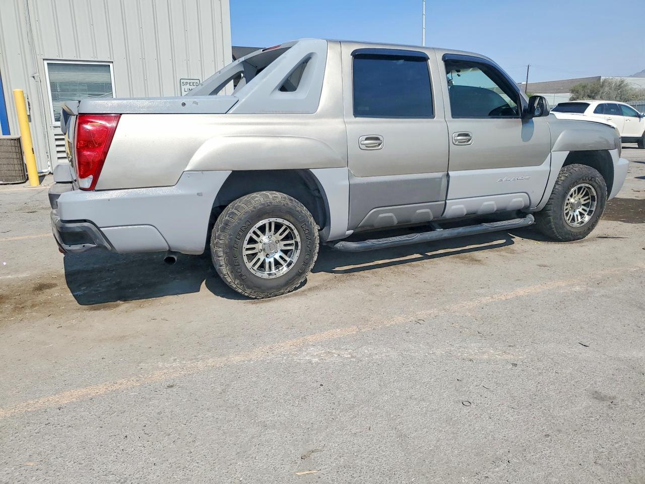 2002 Chevrolet Avalanche C1500 Желто-коричневый vin: 3GNEC13T92G105862