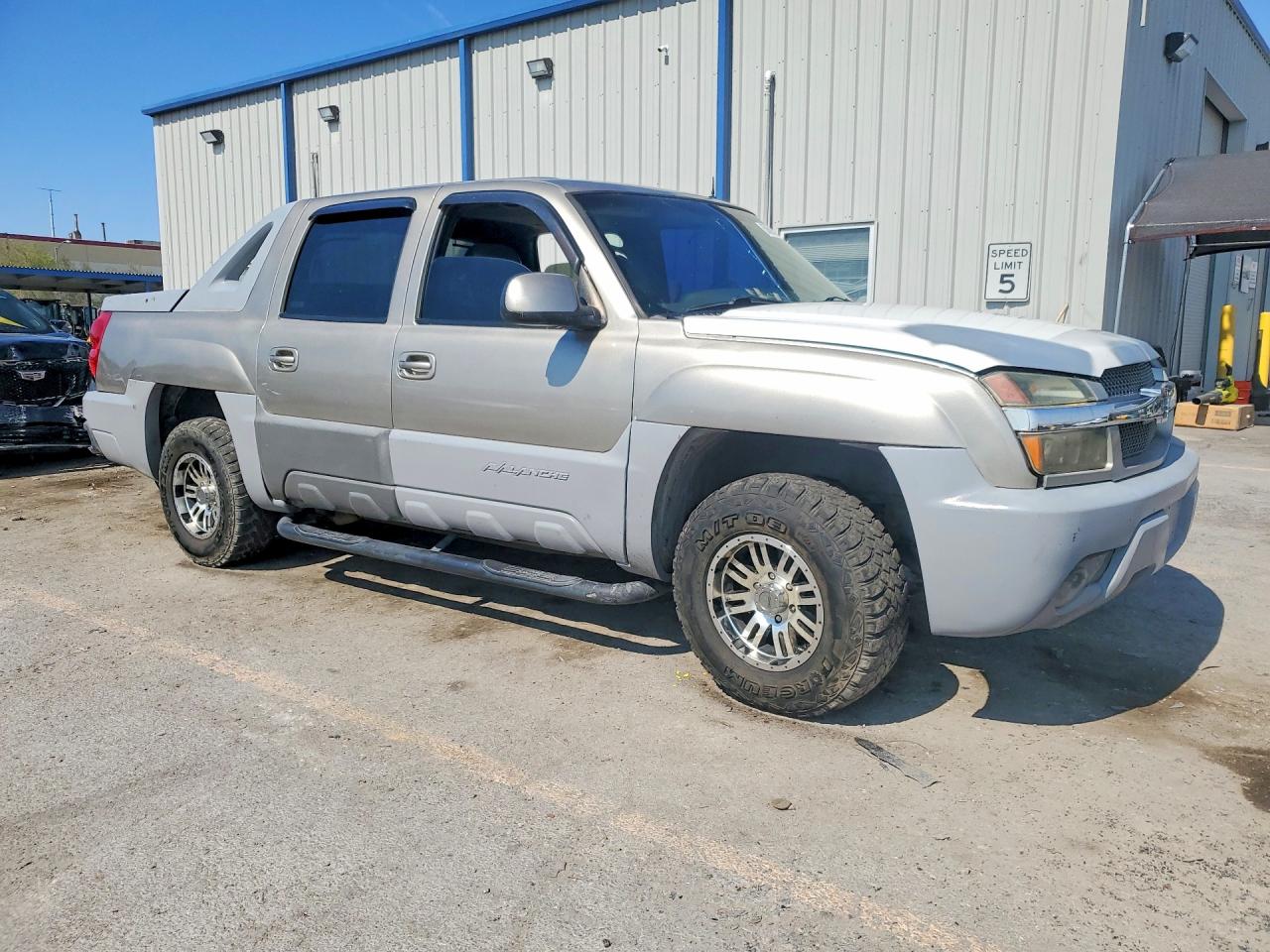 2002 Chevrolet Avalanche C1500 Желто-коричневый vin: 3GNEC13T92G105862
