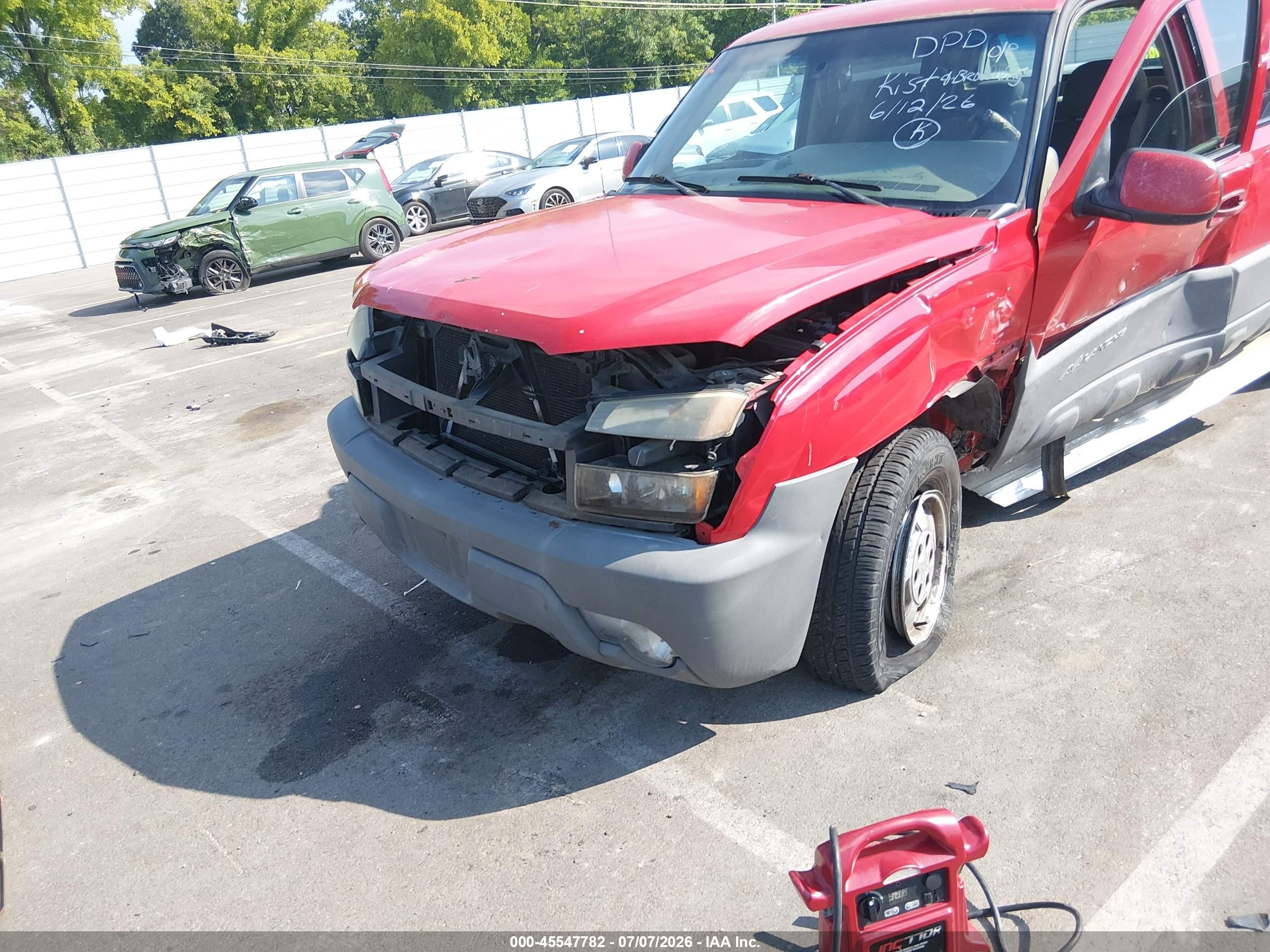 2002 Chevrolet Avalanche 1500   Red vin: 3GNEC13T92G208649