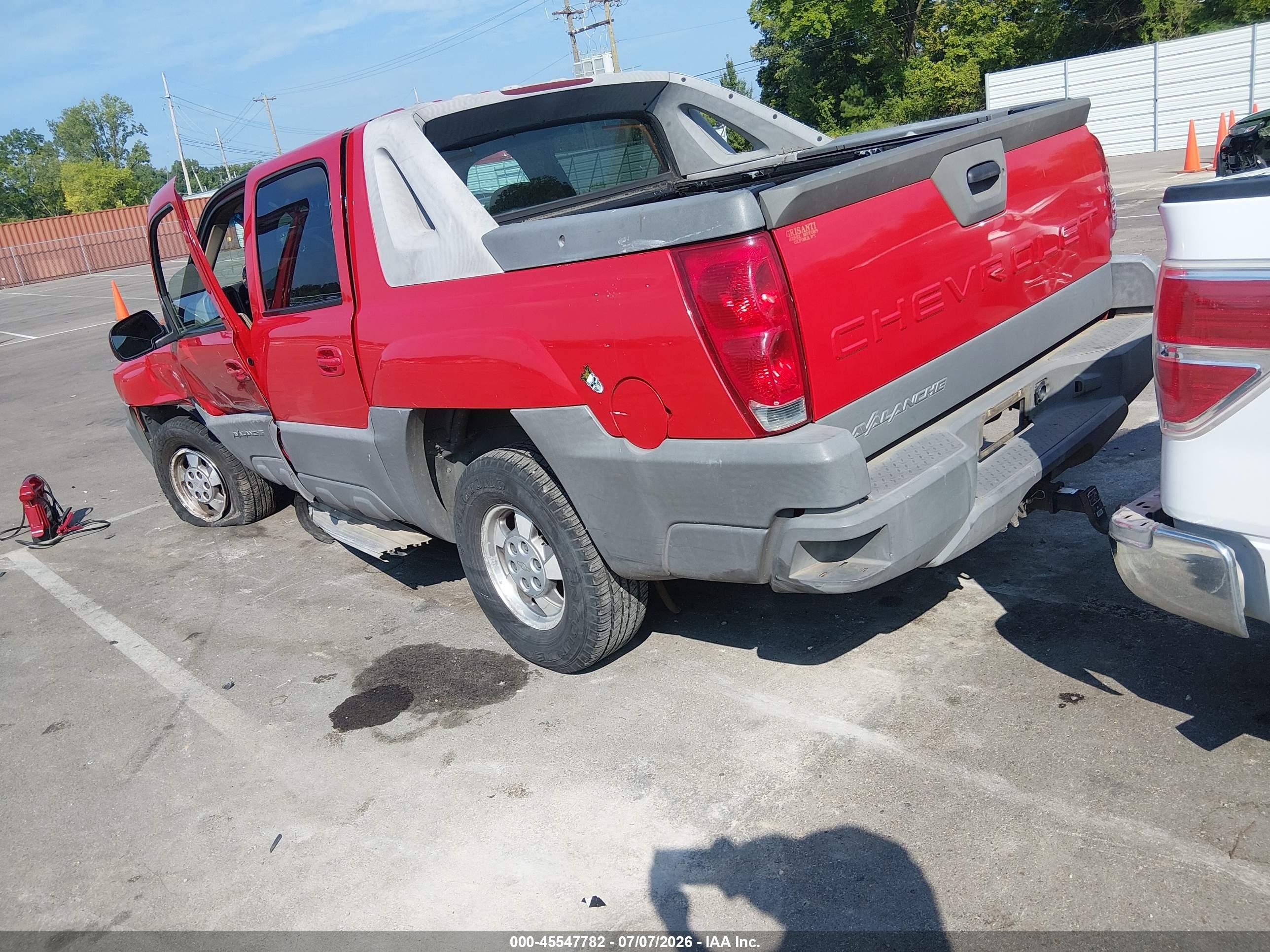 2002 Chevrolet Avalanche 1500   Red vin: 3GNEC13T92G208649
