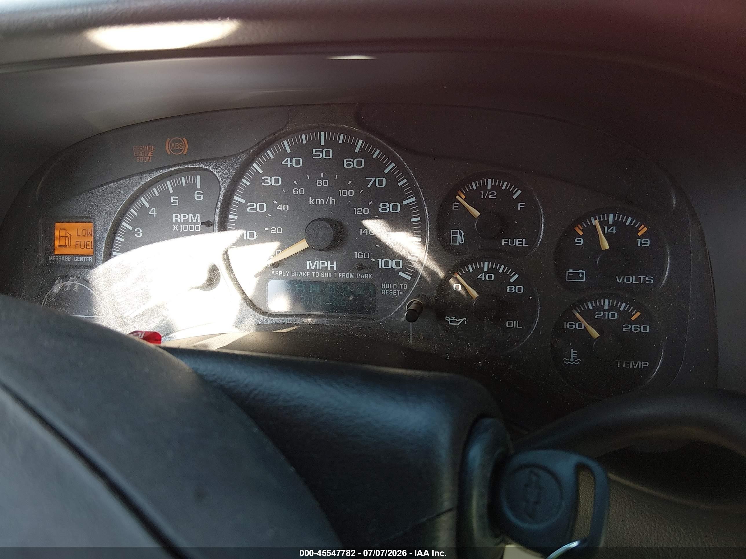 2002 Chevrolet Avalanche 1500   Red vin: 3GNEC13T92G208649
