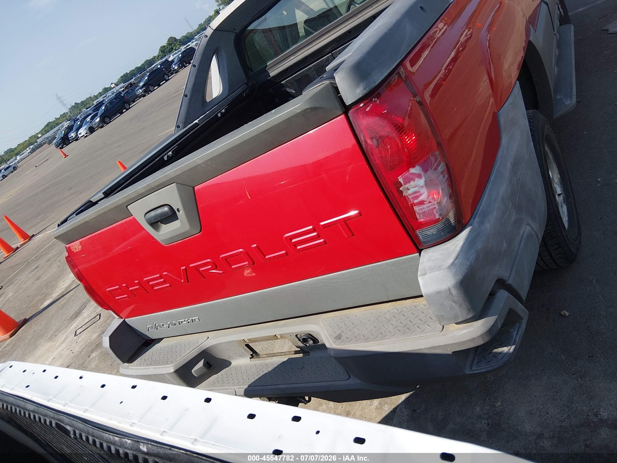 2002 Chevrolet Avalanche 1500   Red vin: 3GNEC13T92G208649