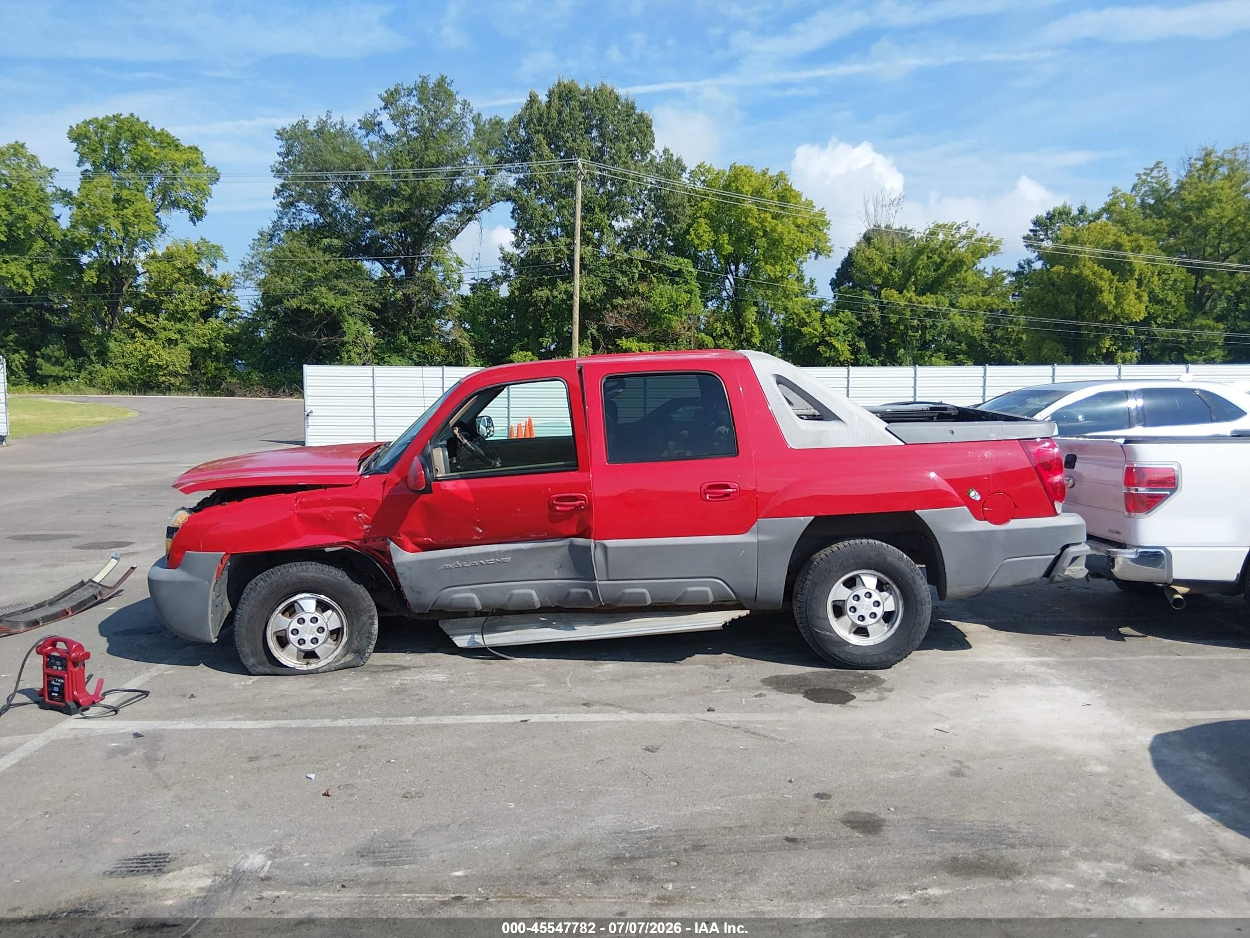 2002 Chevrolet Avalanche 1500   Red vin: 3GNEC13T92G208649