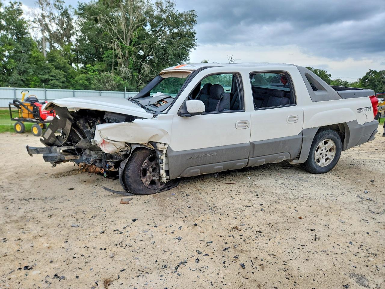 2002 Chevrolet Avalanche C1500 Белый vin: 3GNEC13TX2G101769
