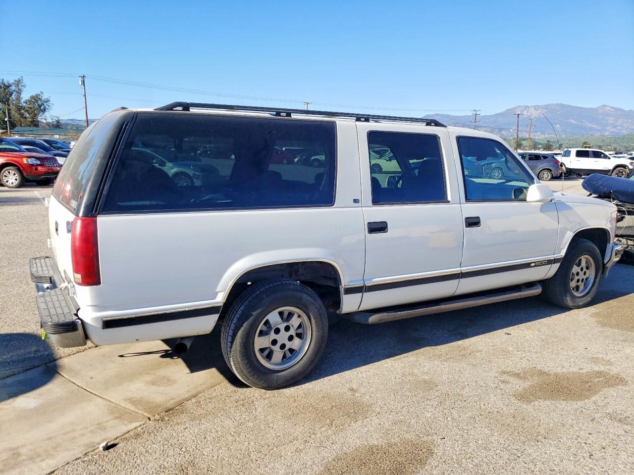 1995 Chevrolet Suburban 1 White vin: 3GNEC16K4SG104525