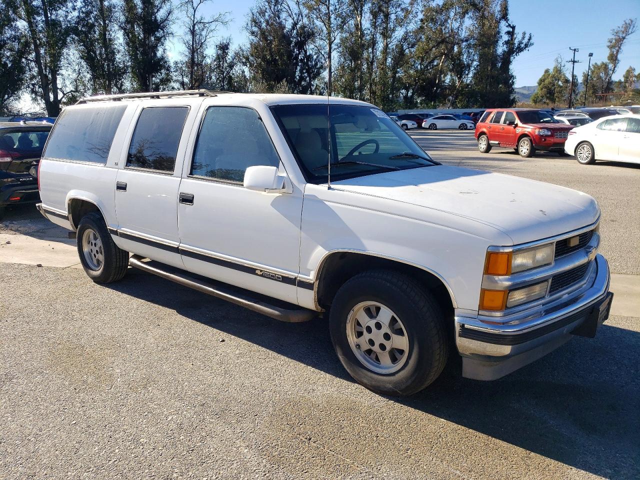 1995 Chevrolet Suburban 1 White vin: 3GNEC16K4SG104525