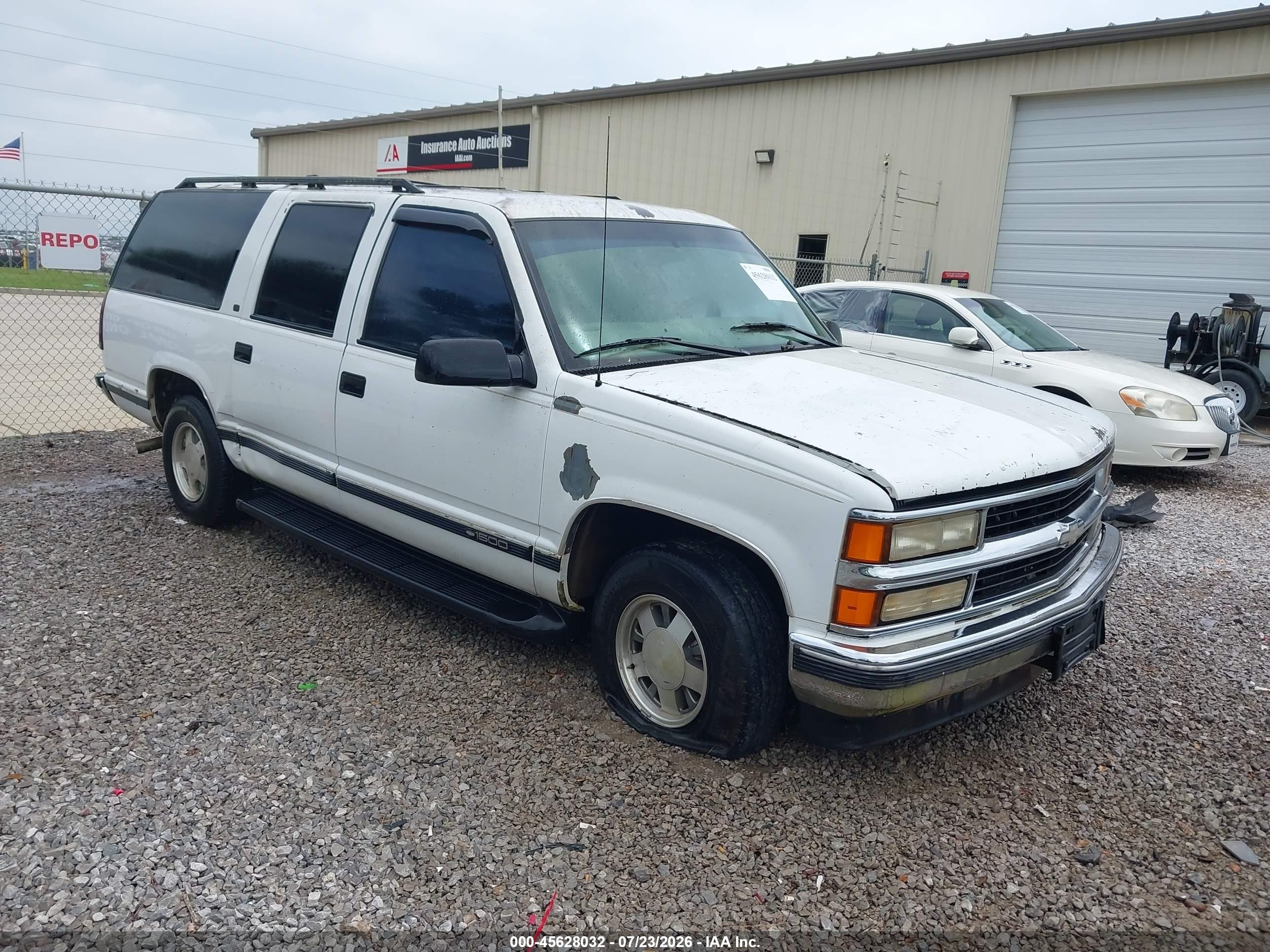 1999 Chevrolet Suburban Lt White vin: 3GNEC16R0XG216825