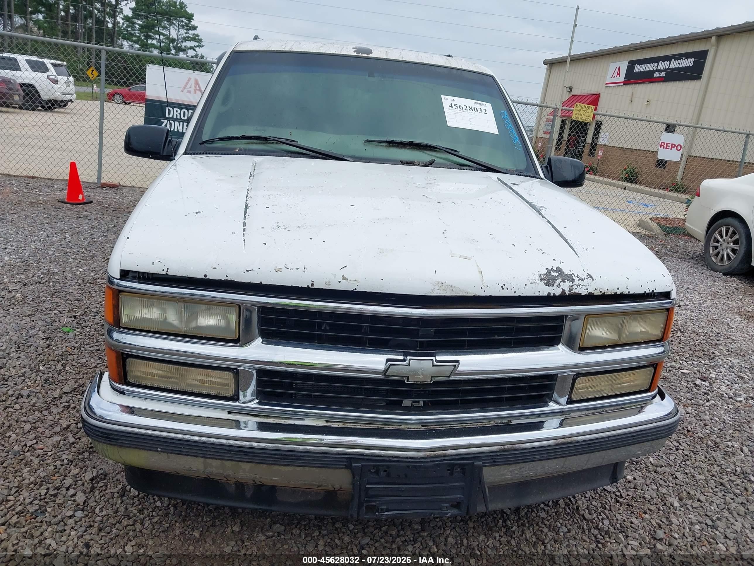 1999 Chevrolet Suburban Lt White vin: 3GNEC16R0XG216825