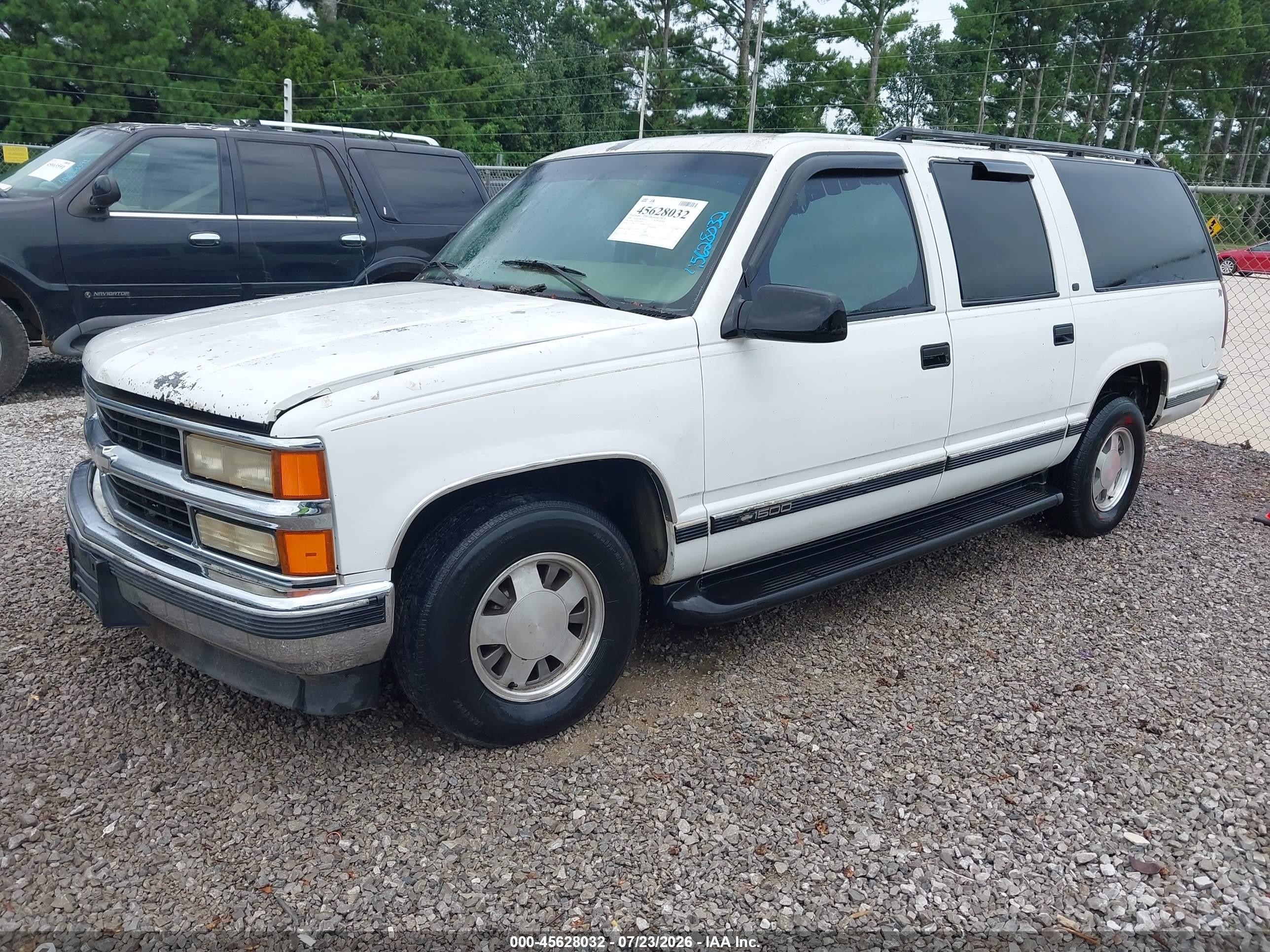 1999 Chevrolet Suburban Lt White vin: 3GNEC16R0XG216825