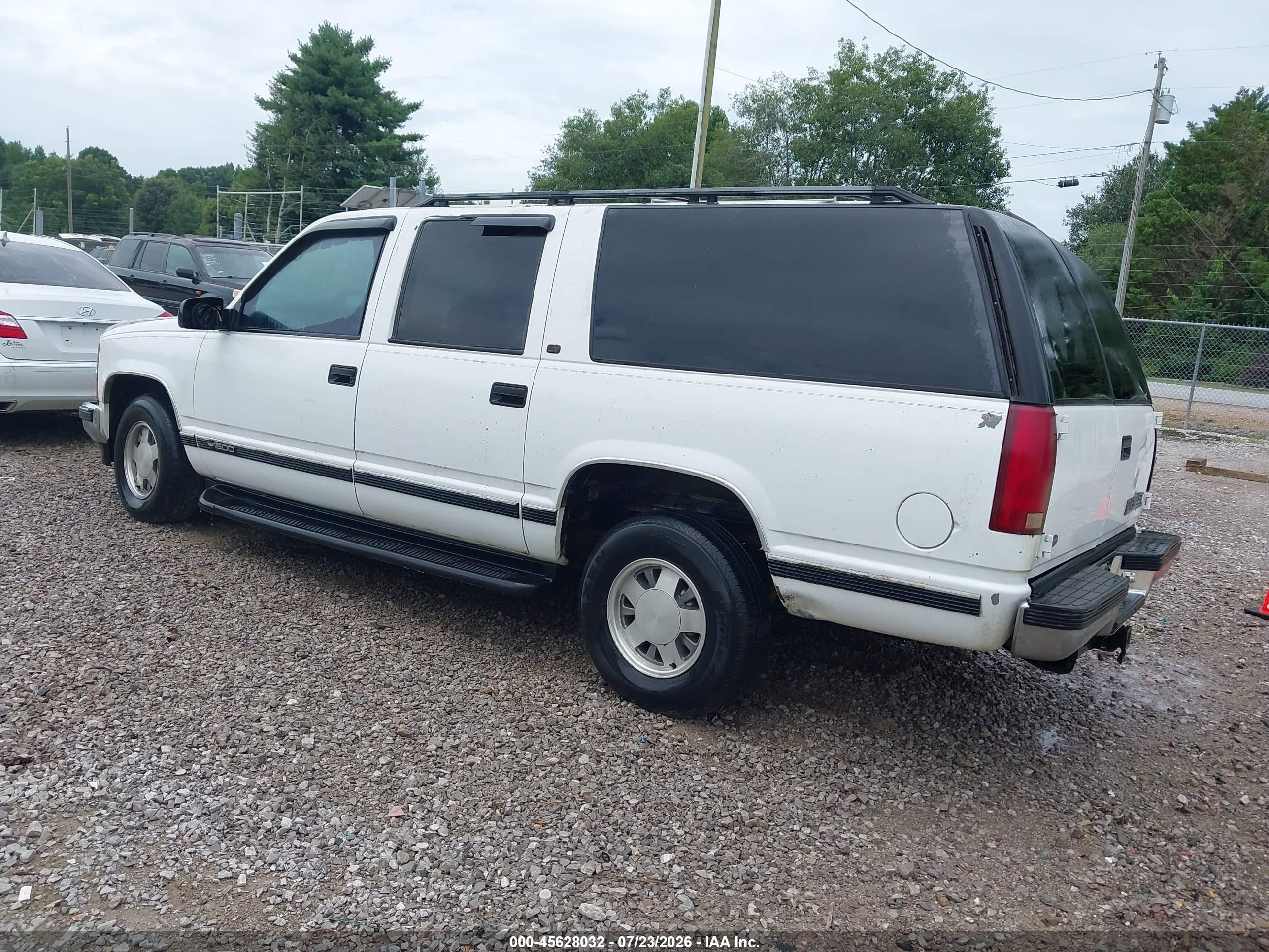 1999 Chevrolet Suburban Lt White vin: 3GNEC16R0XG216825