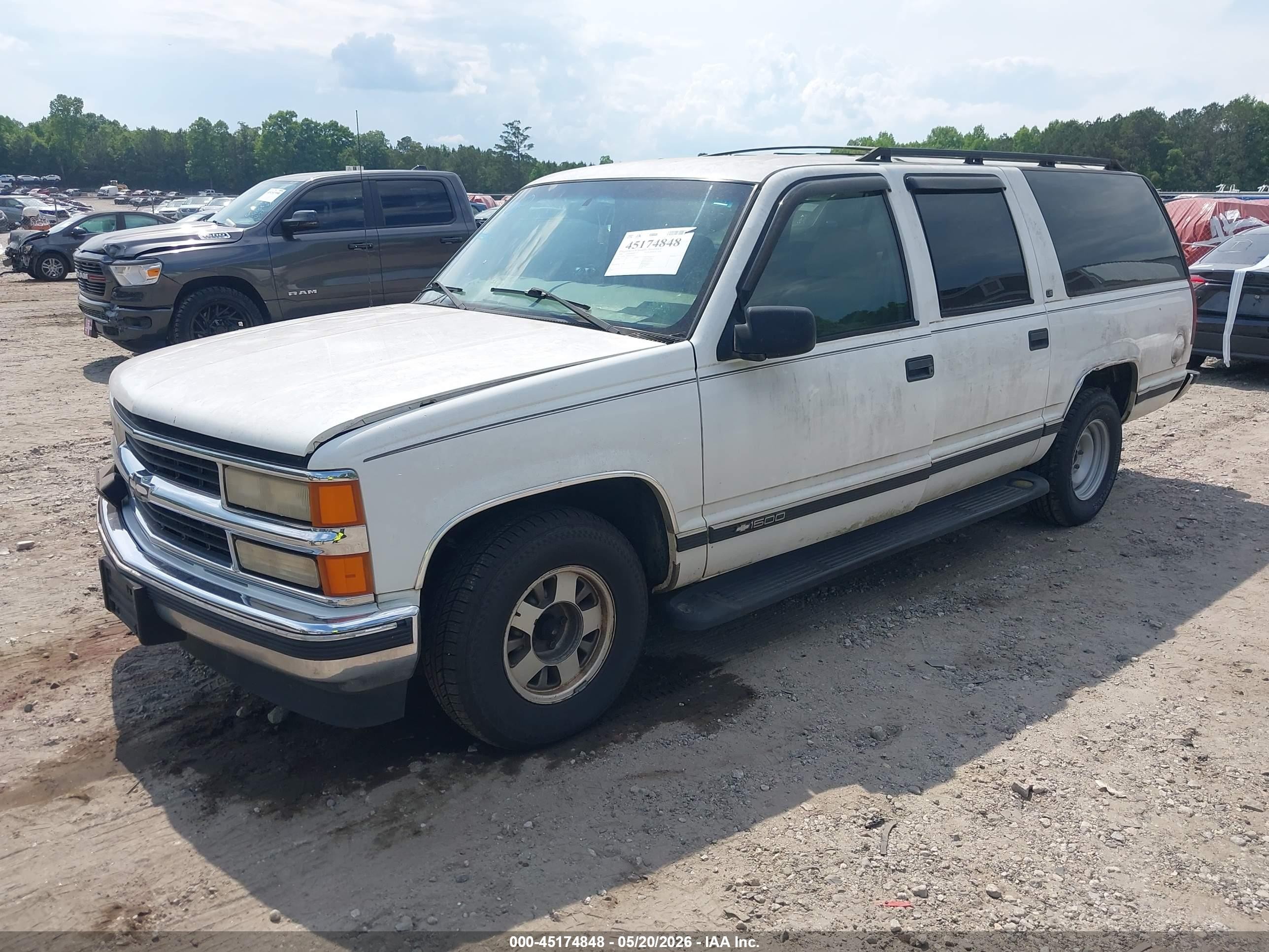 1999 Chevrolet Suburban 1500 Lt White vin: 3GNEC16R0XG246763