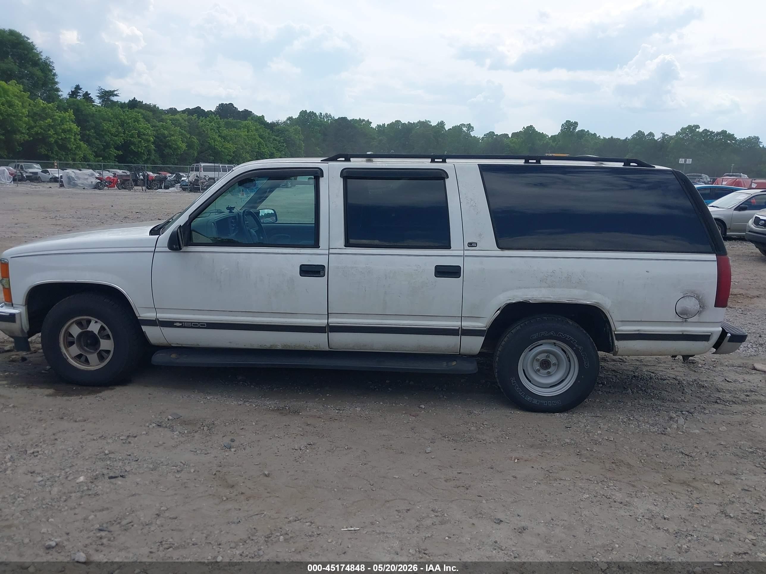 1999 Chevrolet Suburban 1500 Lt White vin: 3GNEC16R0XG246763
