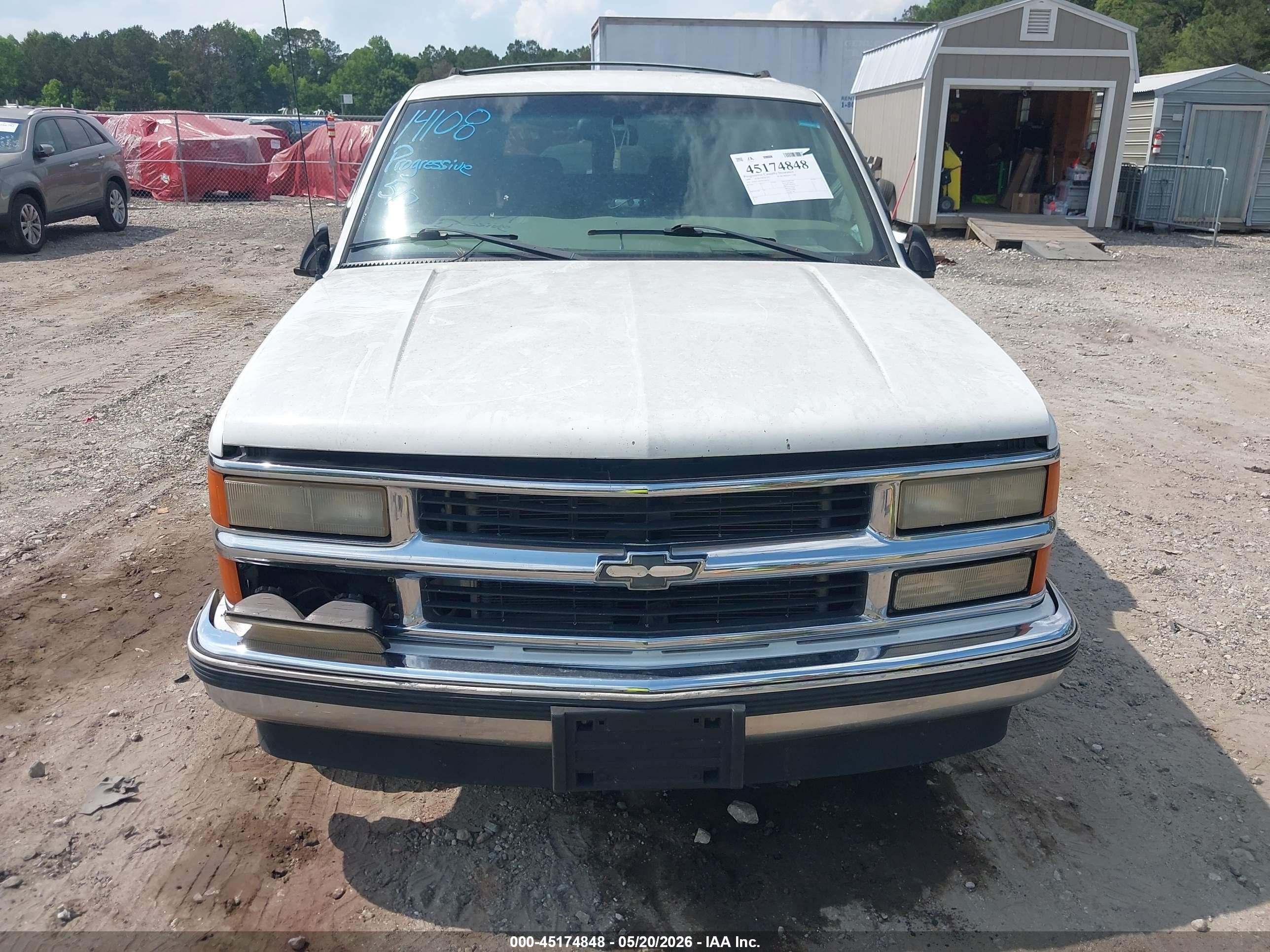 1999 Chevrolet Suburban 1500 Lt White vin: 3GNEC16R0XG246763