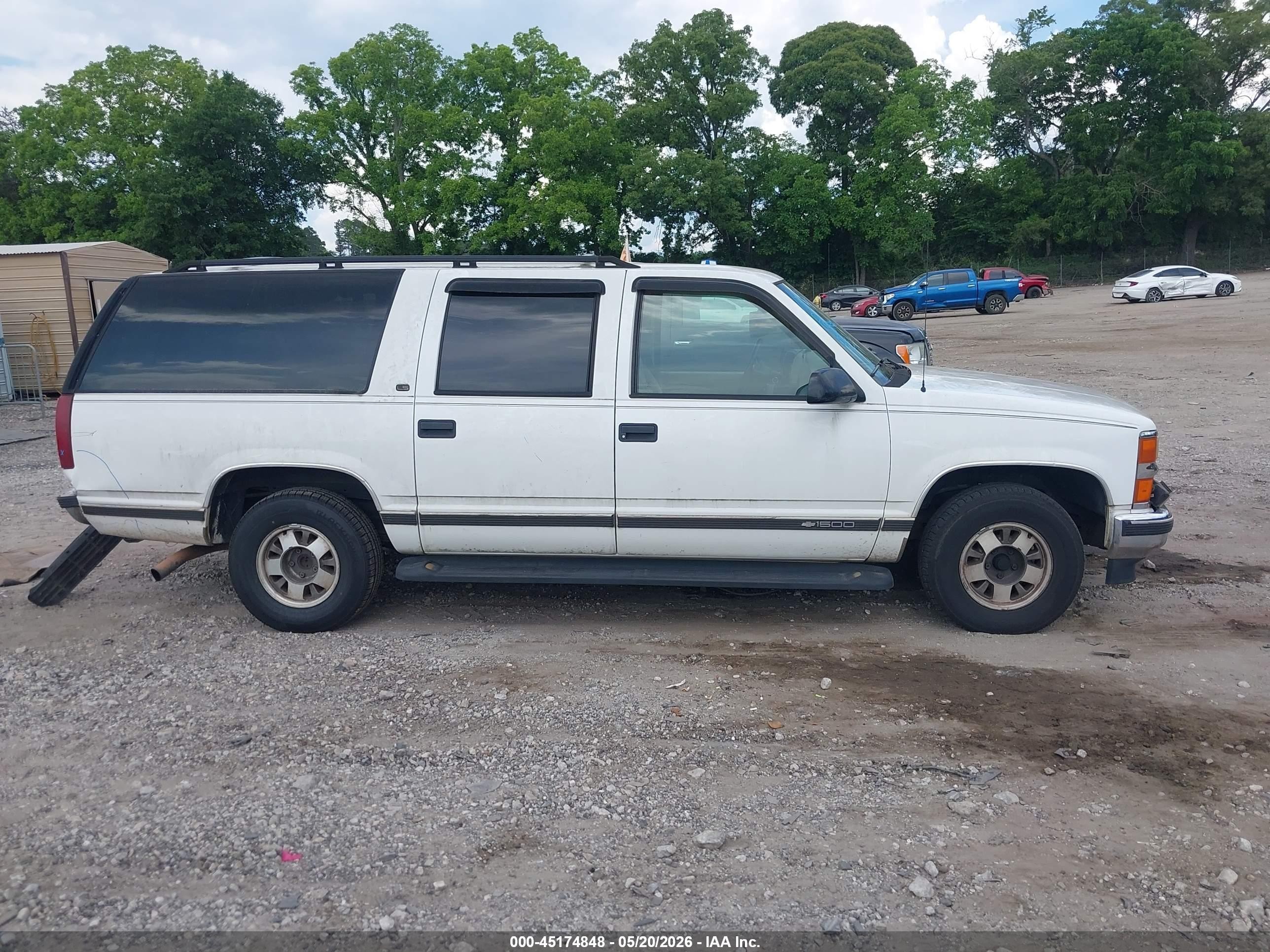 1999 Chevrolet Suburban 1500 Lt White vin: 3GNEC16R0XG246763
