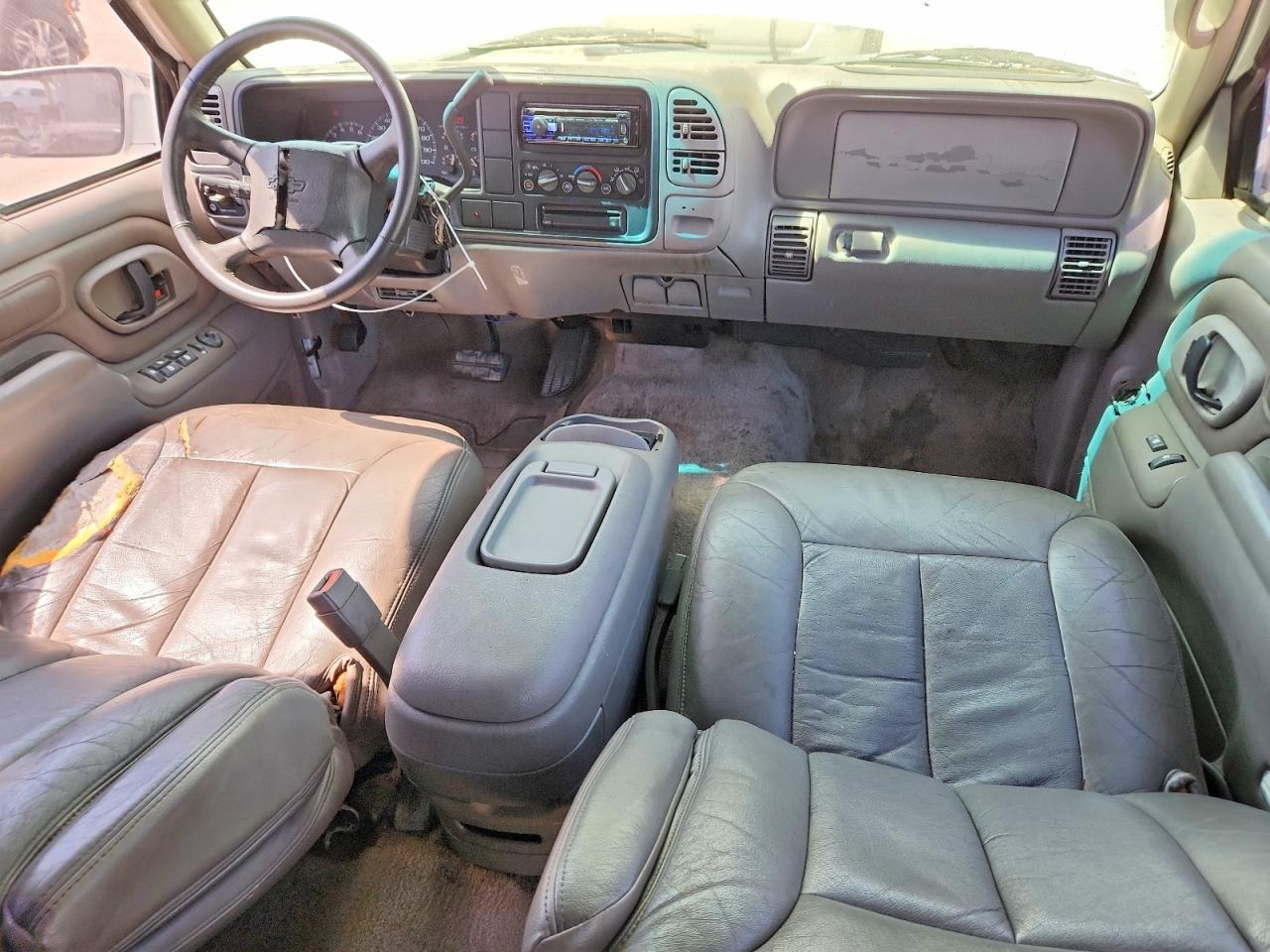 1999 Chevrolet Suburban C1500 White vin: 3GNEC16R1XG187383