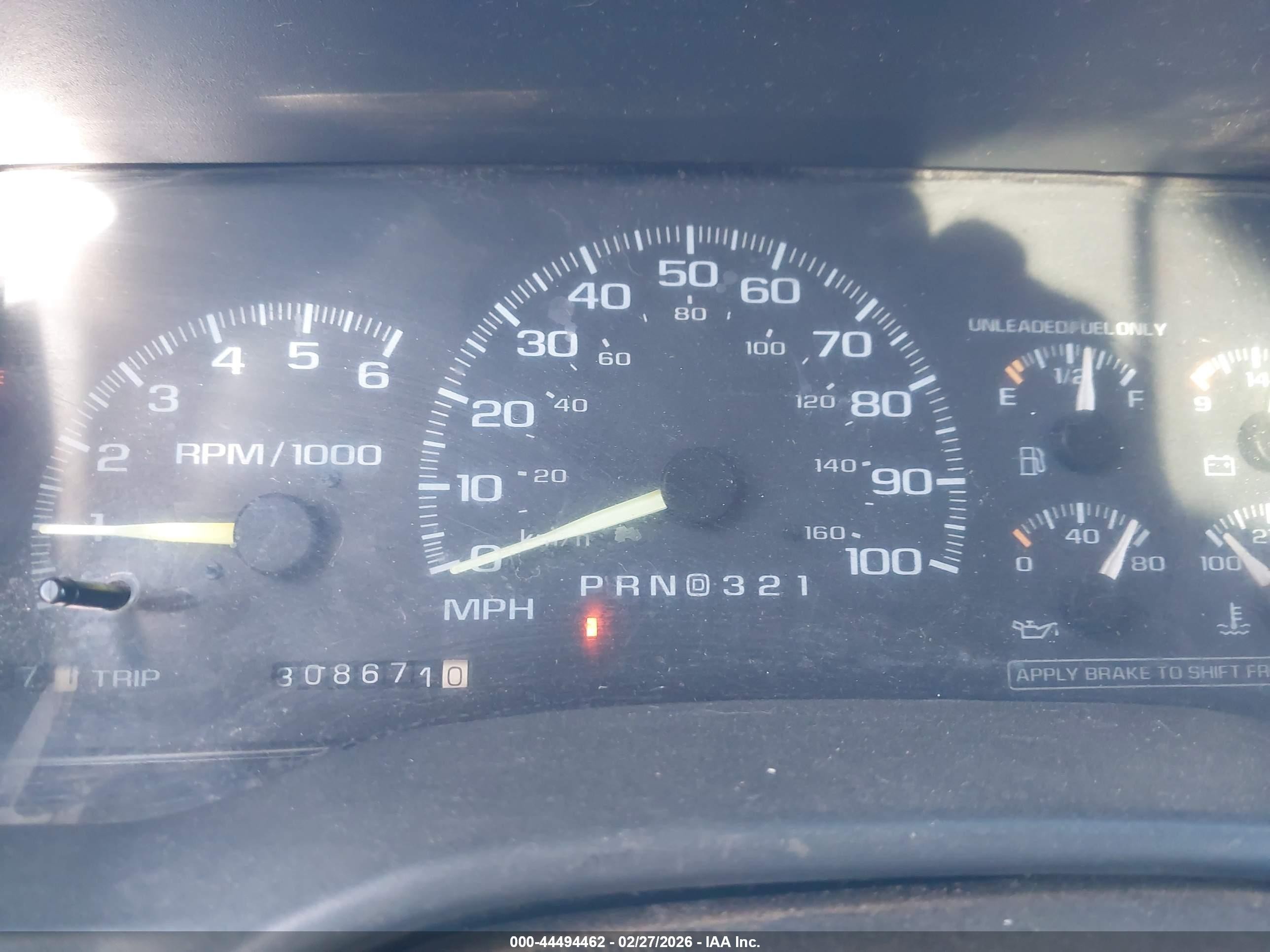 1997 Chevrolet Suburban 1500   Белый vin: 3GNEC16R3VG153085
