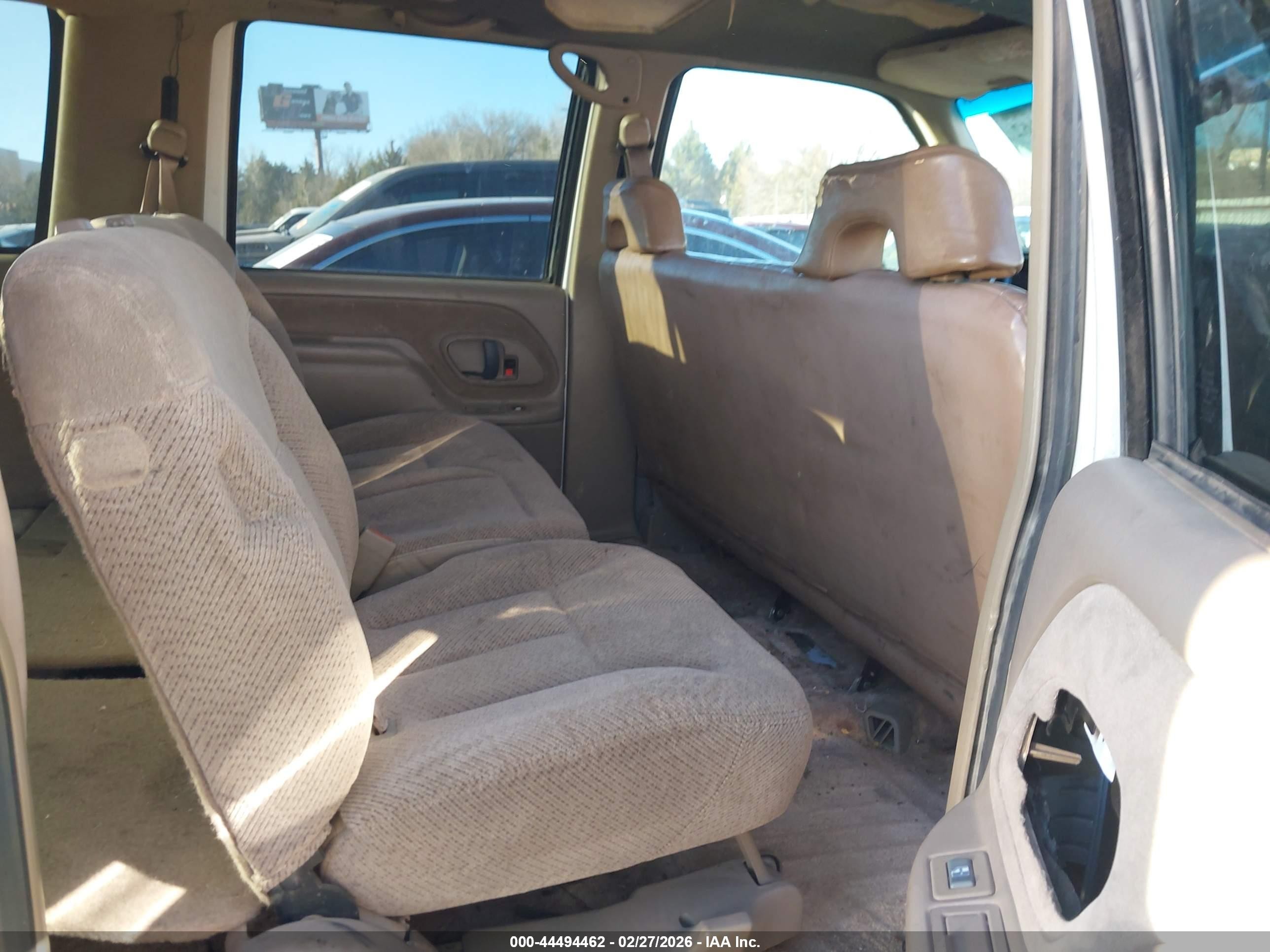 1997 Chevrolet Suburban 1500   Белый vin: 3GNEC16R3VG153085