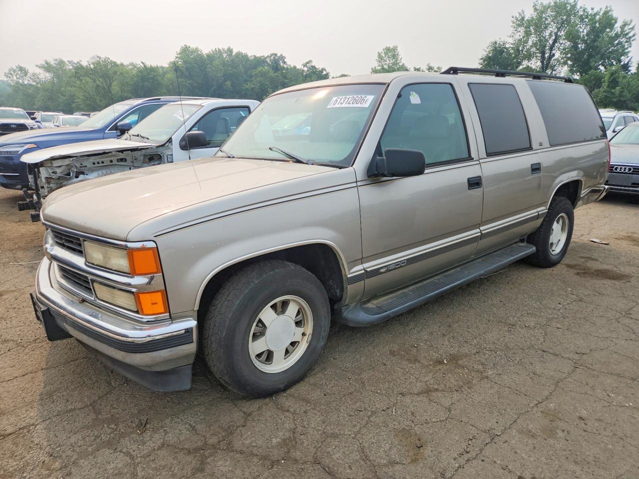 1999 Chevrolet Suburban C1500 Tan vin: 3GNEC16R3XG143255