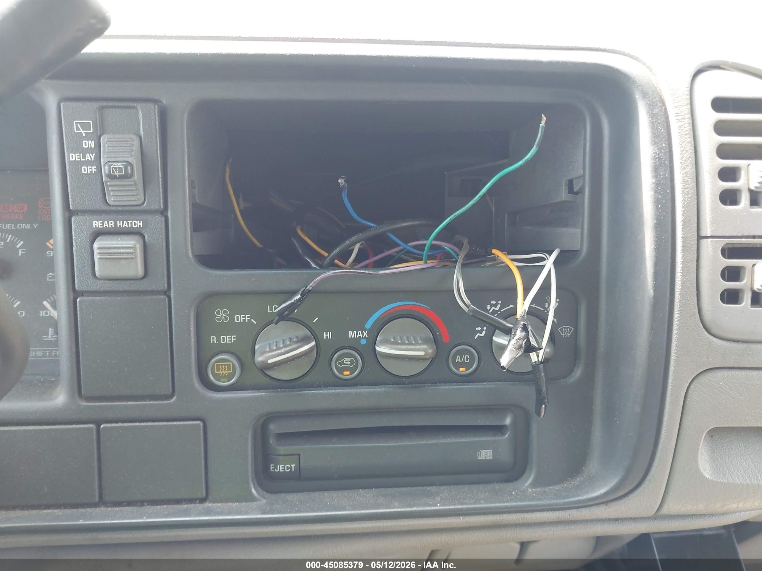 1996 Chevrolet Suburban C1500 Green vin: 3GNEC16R4TG109660