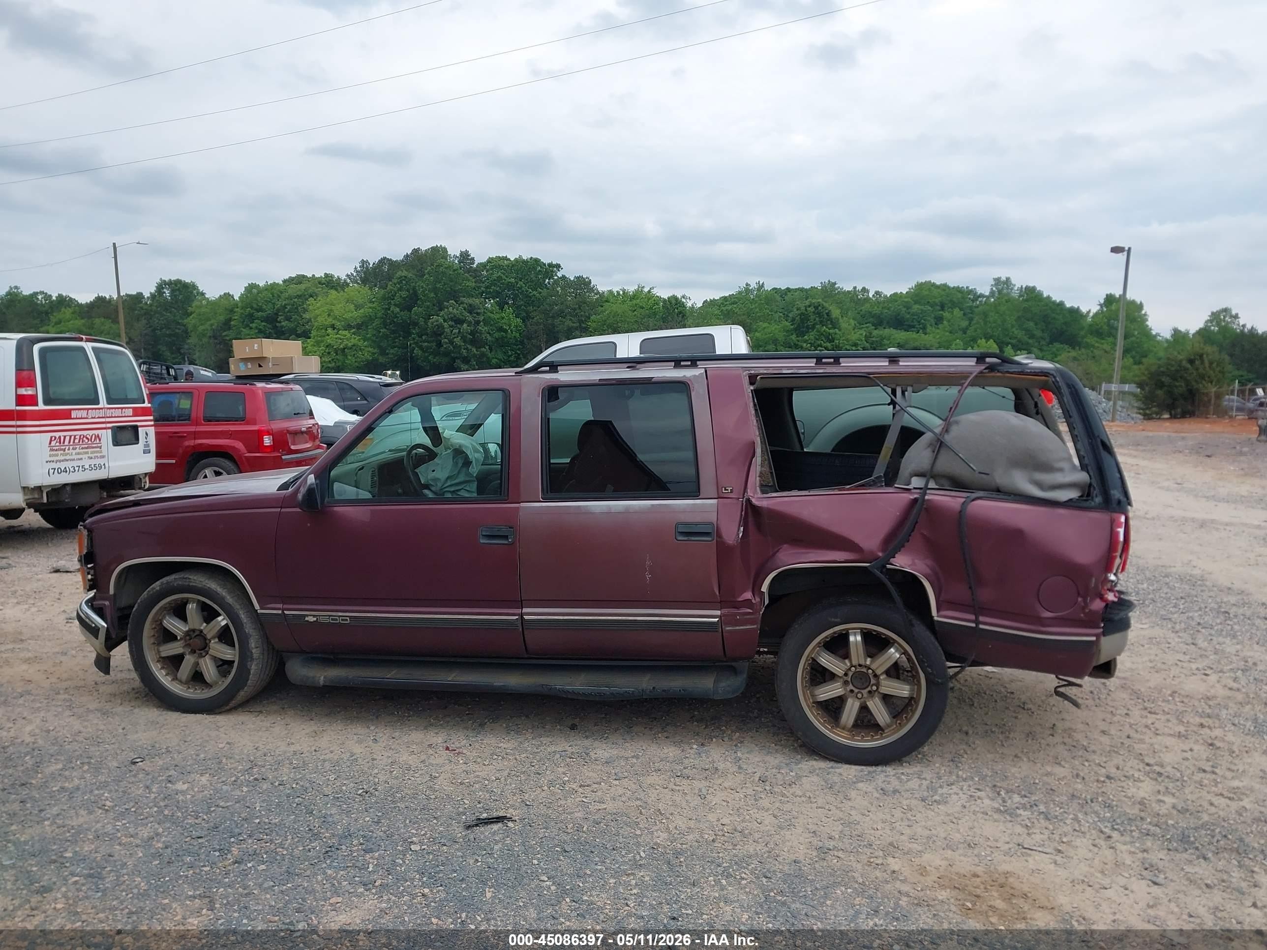 1997 Chevrolet Suburban 1500   Burgundy vin: 3GNEC16R5VG110271