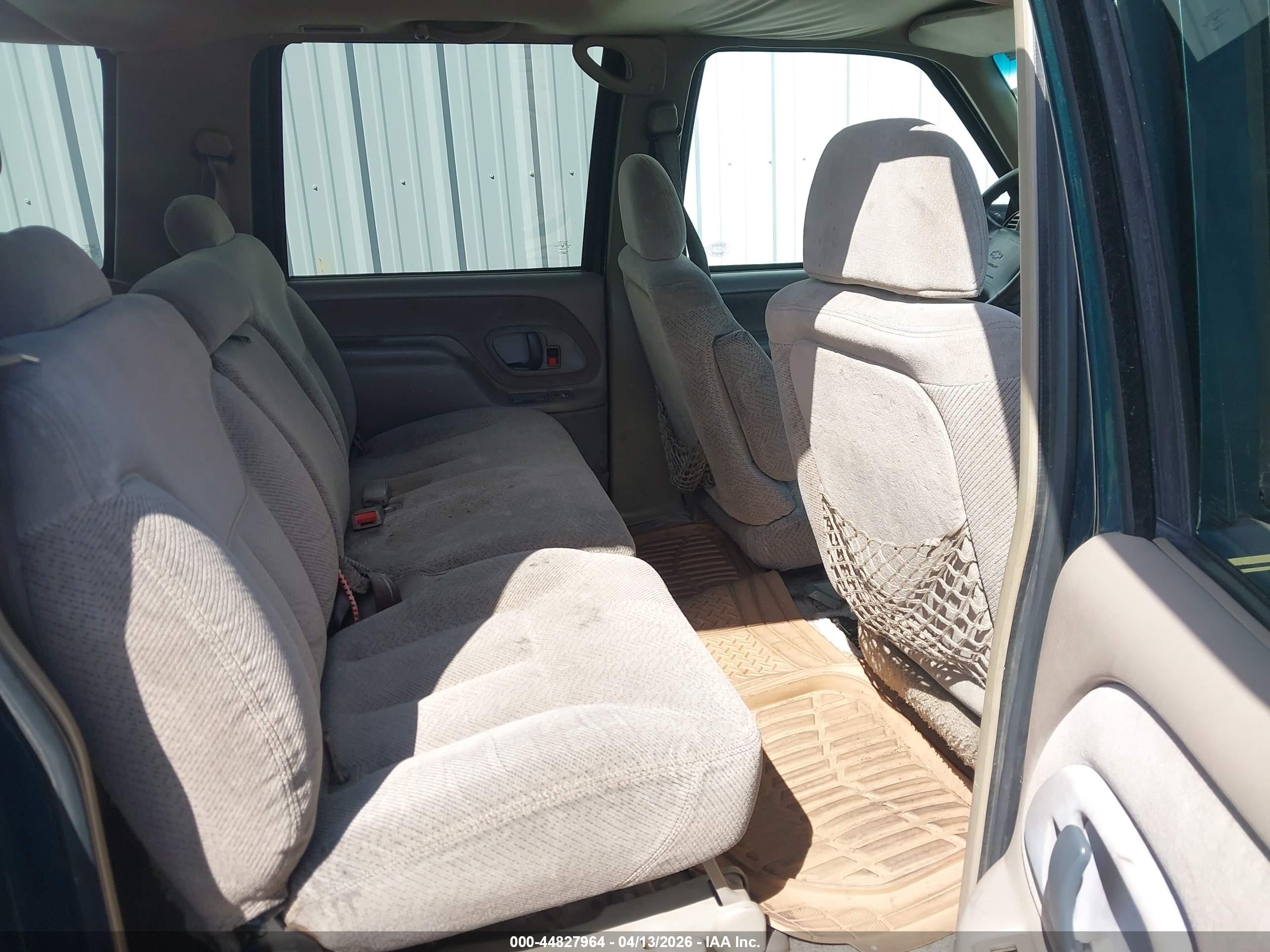 1996 Chevrolet Suburban C1500 Green vin: 3GNEC16R6TG169844