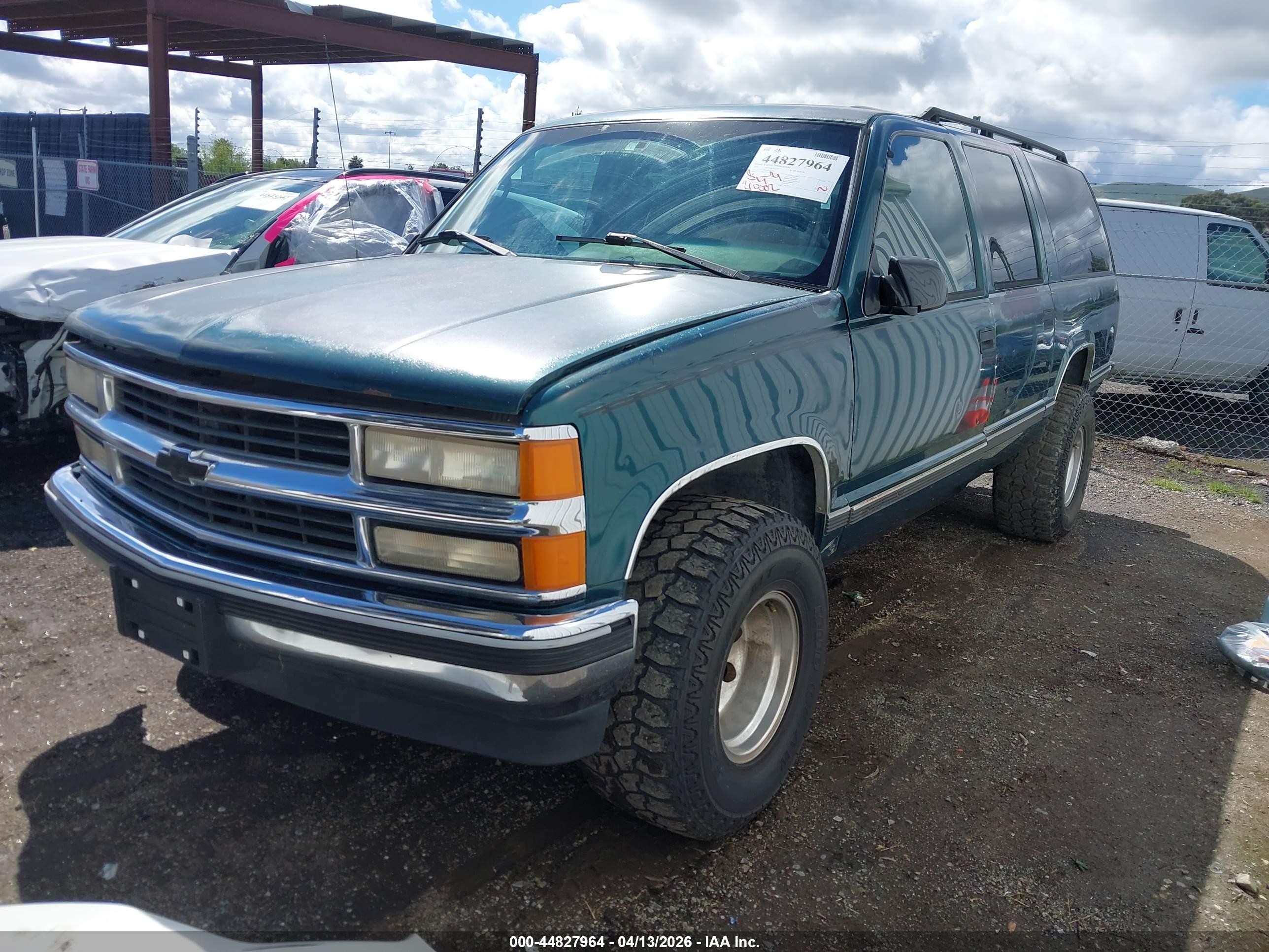 1996 Chevrolet Suburban C1500 Green vin: 3GNEC16R6TG169844