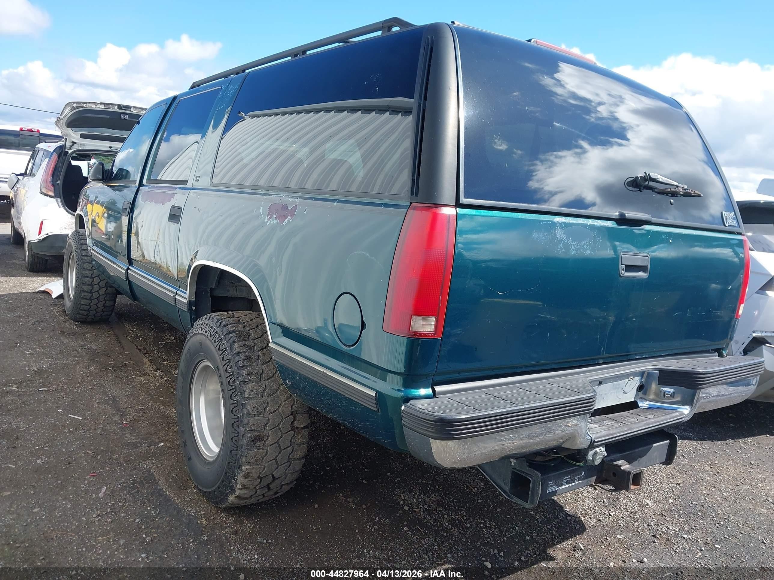 1996 Chevrolet Suburban C1500 Green vin: 3GNEC16R6TG169844
