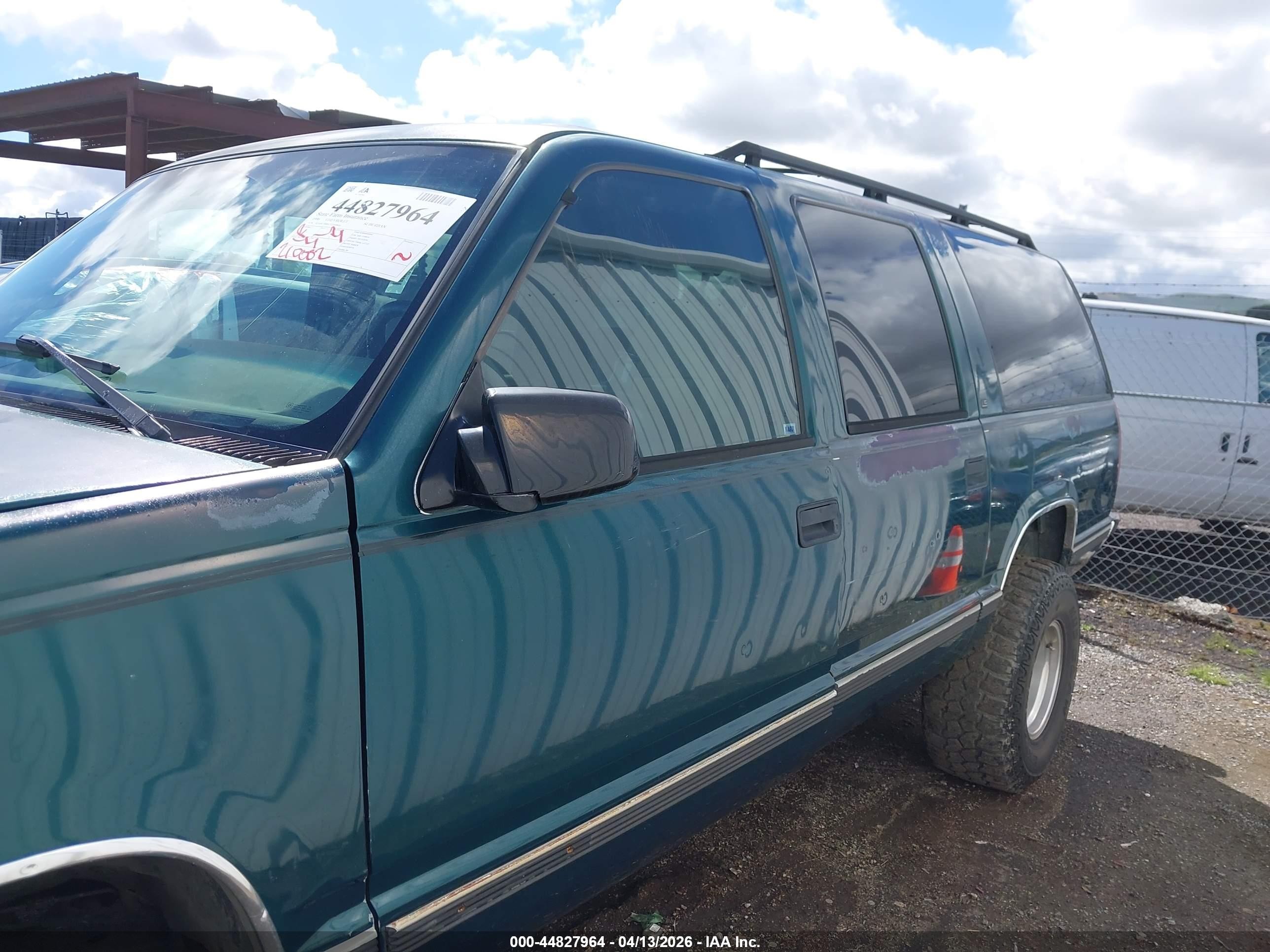 1996 Chevrolet Suburban C1500 Green vin: 3GNEC16R6TG169844