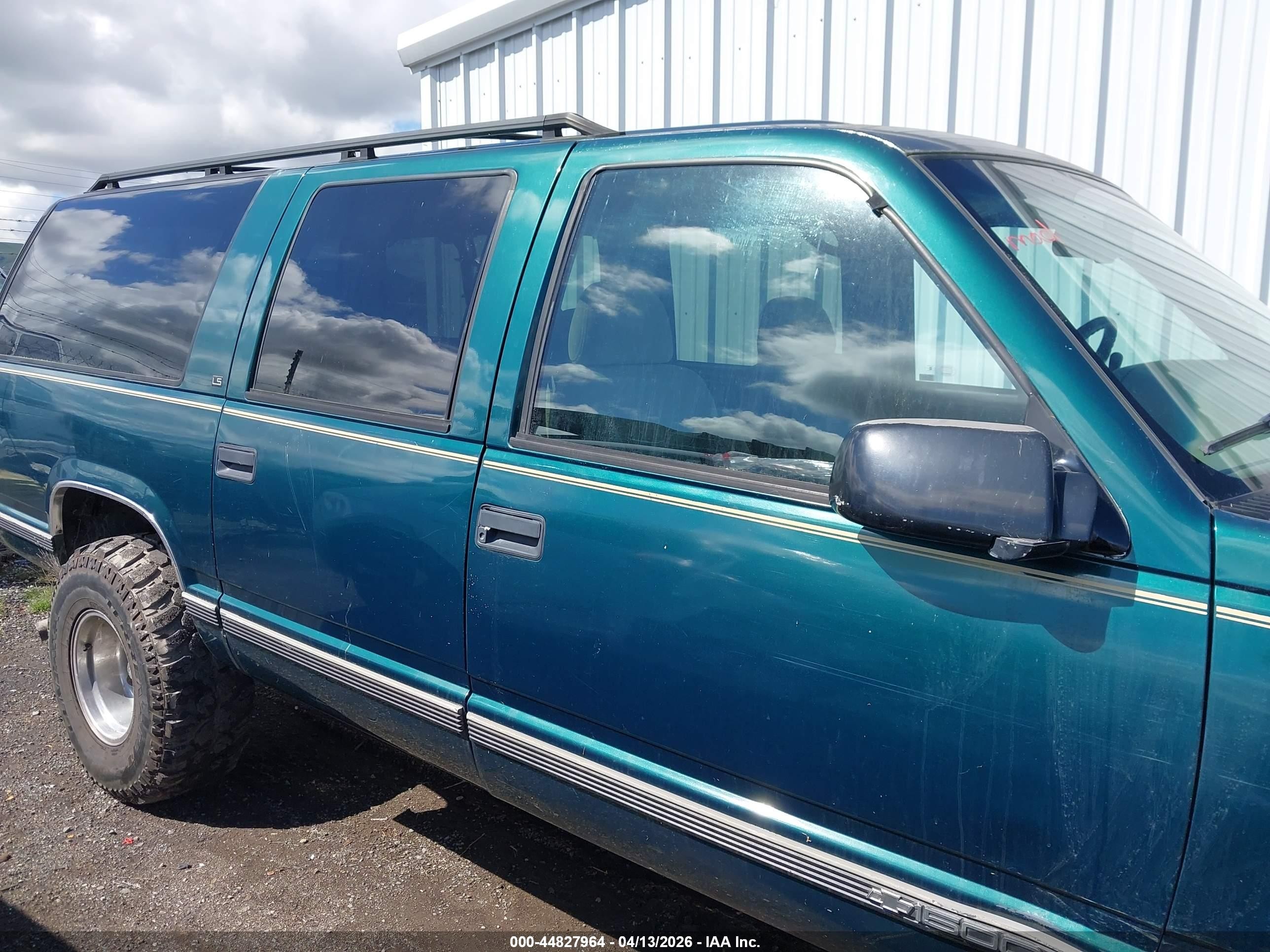 1996 Chevrolet Suburban C1500 Green vin: 3GNEC16R6TG169844