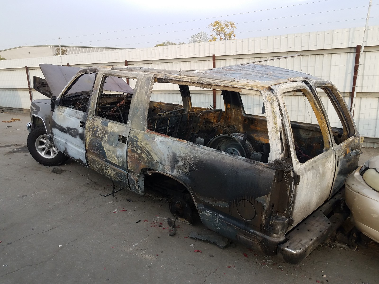 1997 Chevrolet Suburban C1500 Burn vin: 3GNEC16R6VG162525